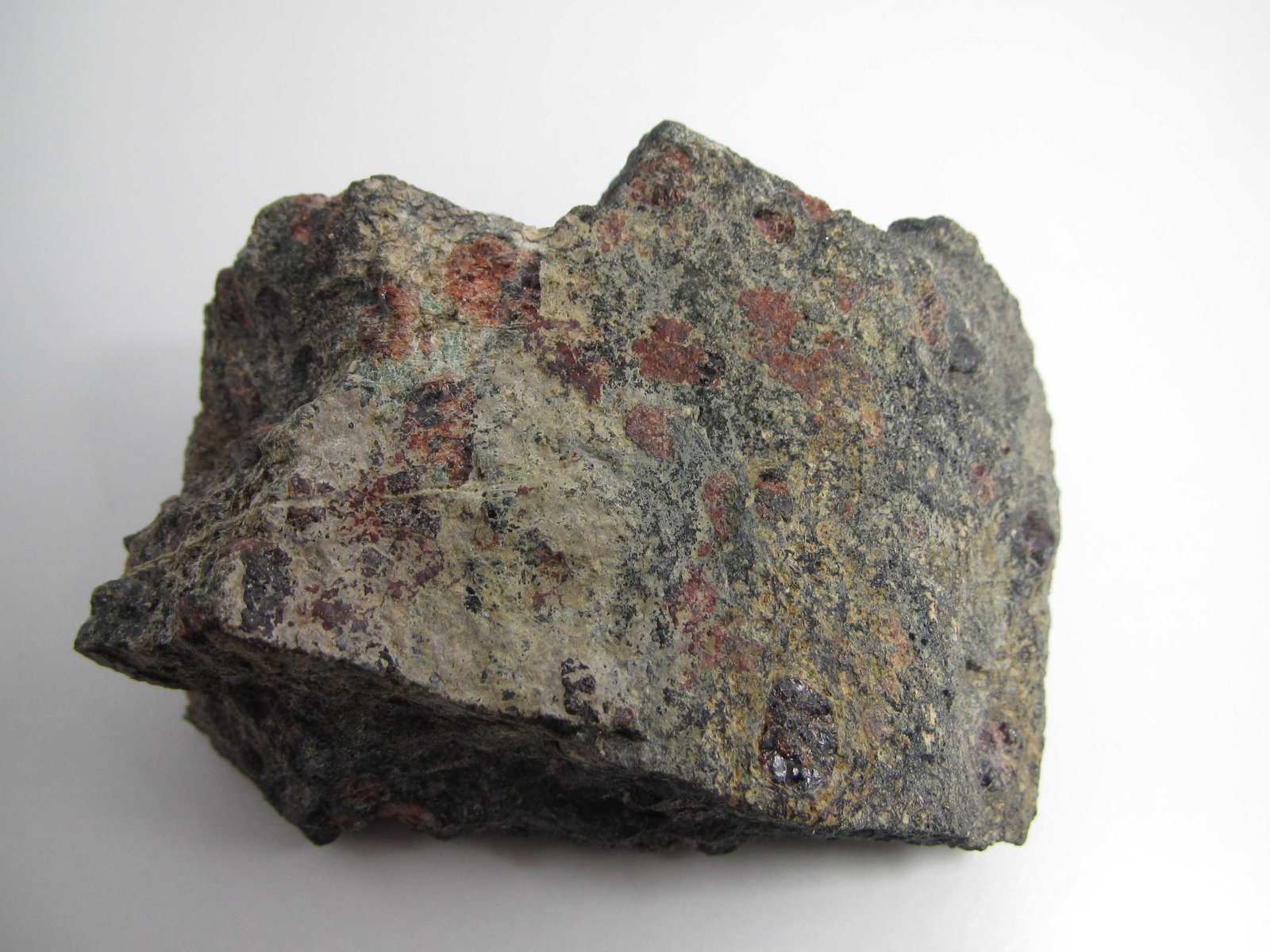 Peridotita con piropo
6 x 4'5 cm.
(Autor: prcantos)