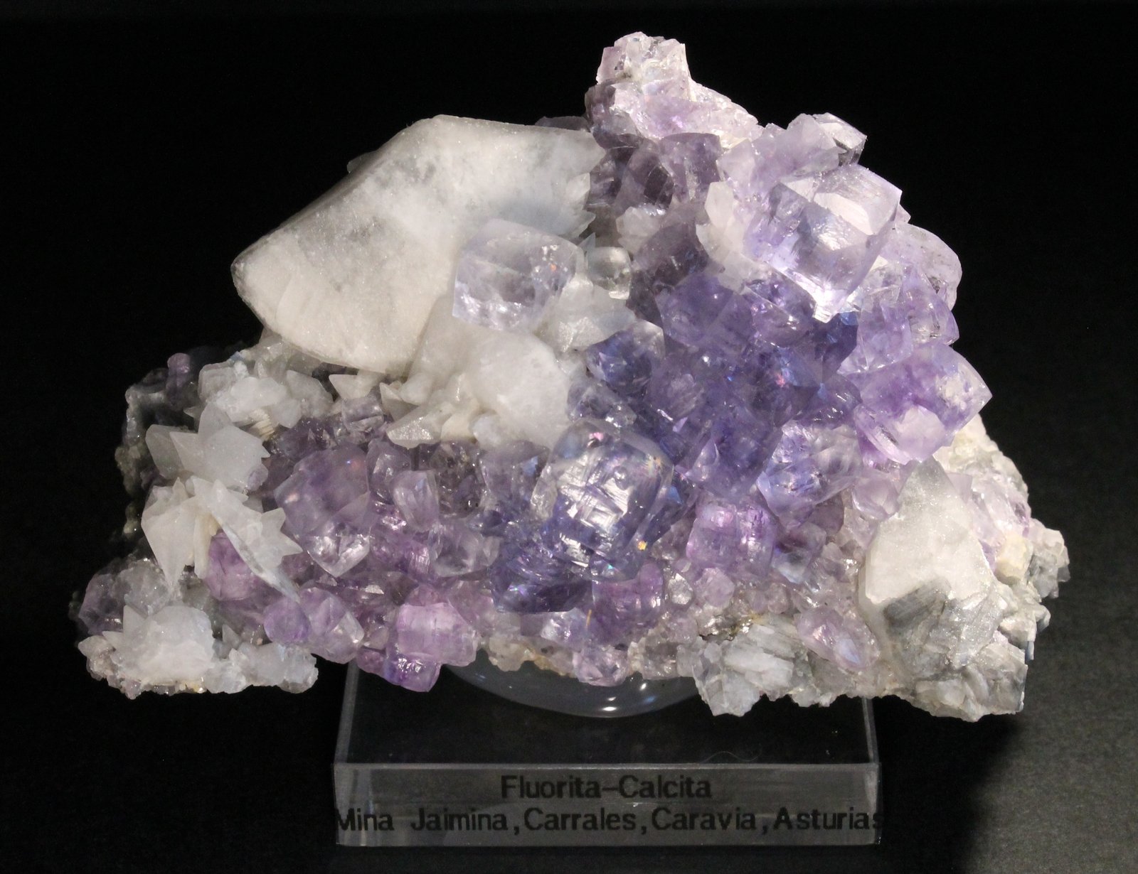 Fluorita, Calcita y Barita
9 x 6 cm.
(Autor: Darío Menéndez)