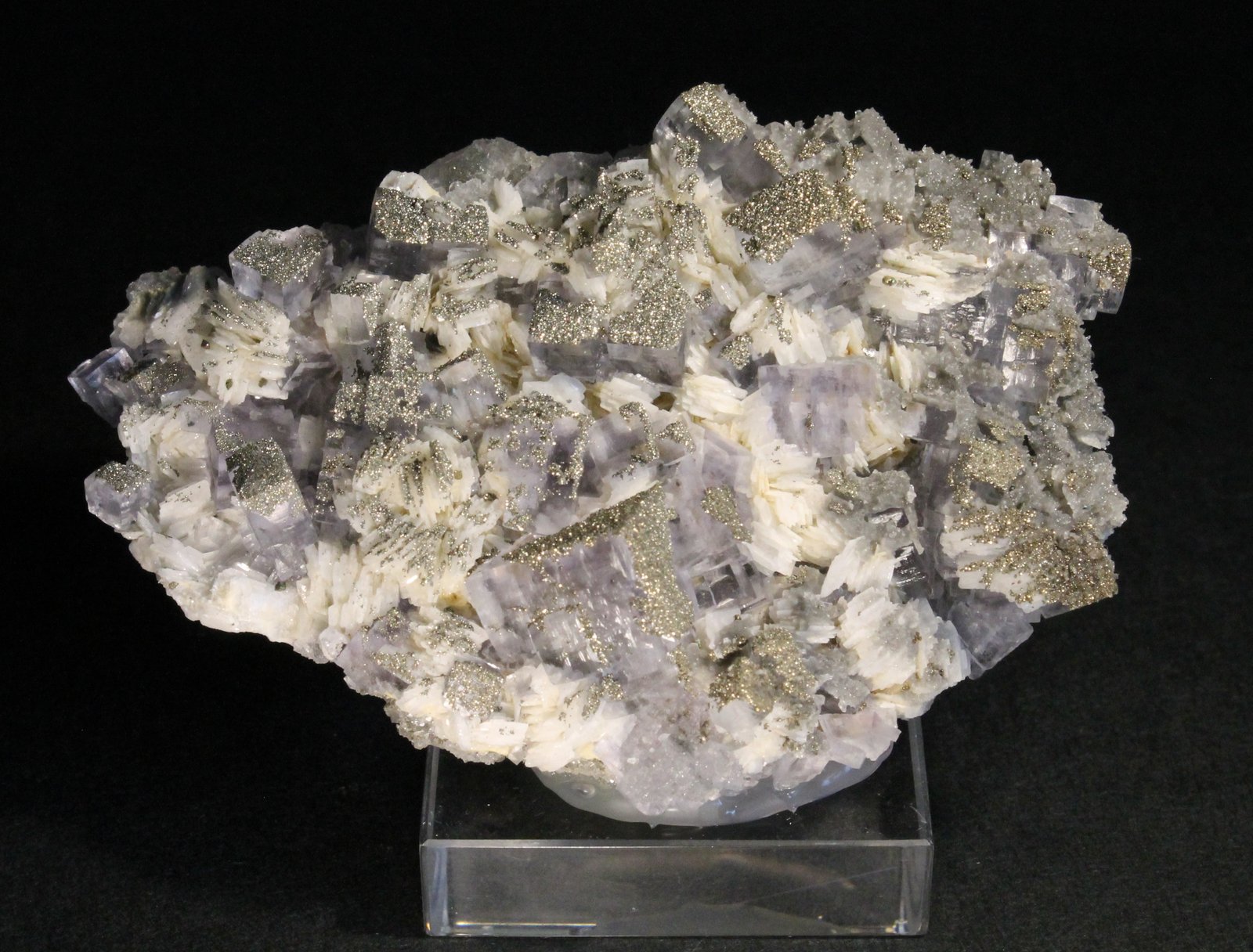 Fluorita, Barita y Pirita
8 x 5 cm.
(Autor: Darío Menéndez)