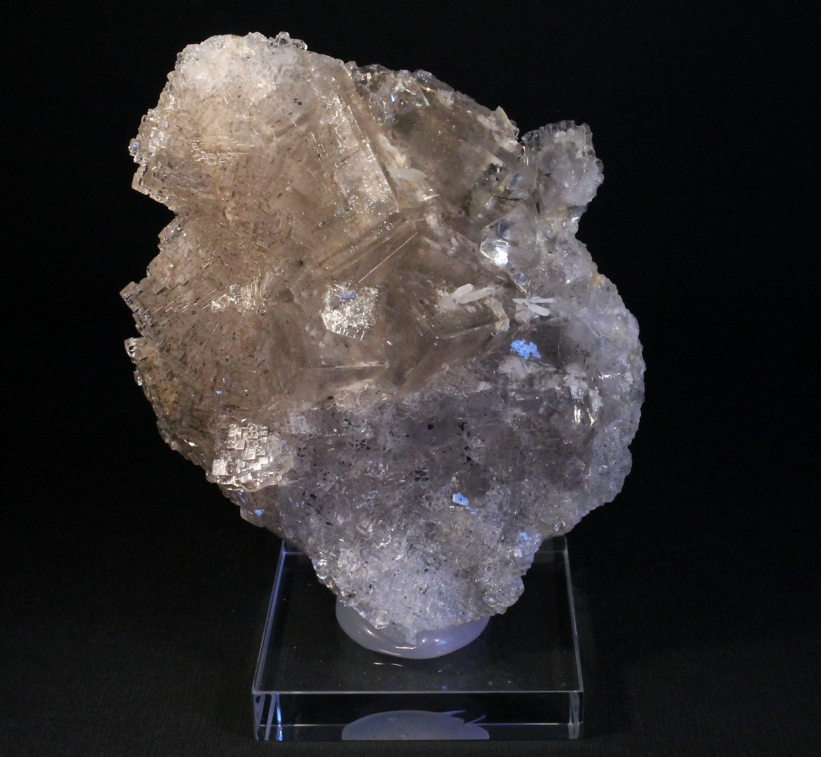 Fluorita y Barita
11 x 9 cm. (Cristal mayor: 3 cm).
(Autor: Darío Menéndez)