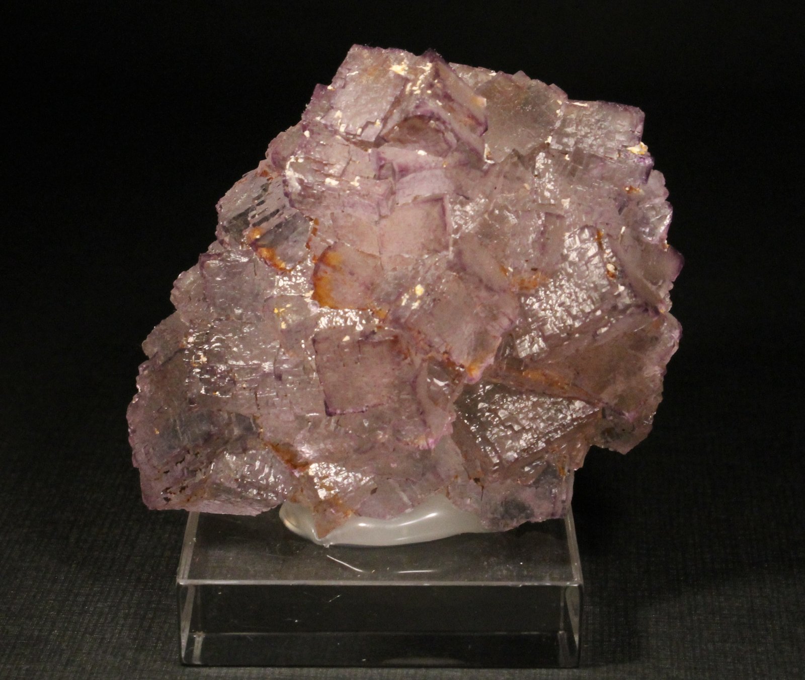 Fluorita
5,5 x 5 cm. (Cristal mayor: 1,5 cm).
(Autor: Darío Menéndez)
