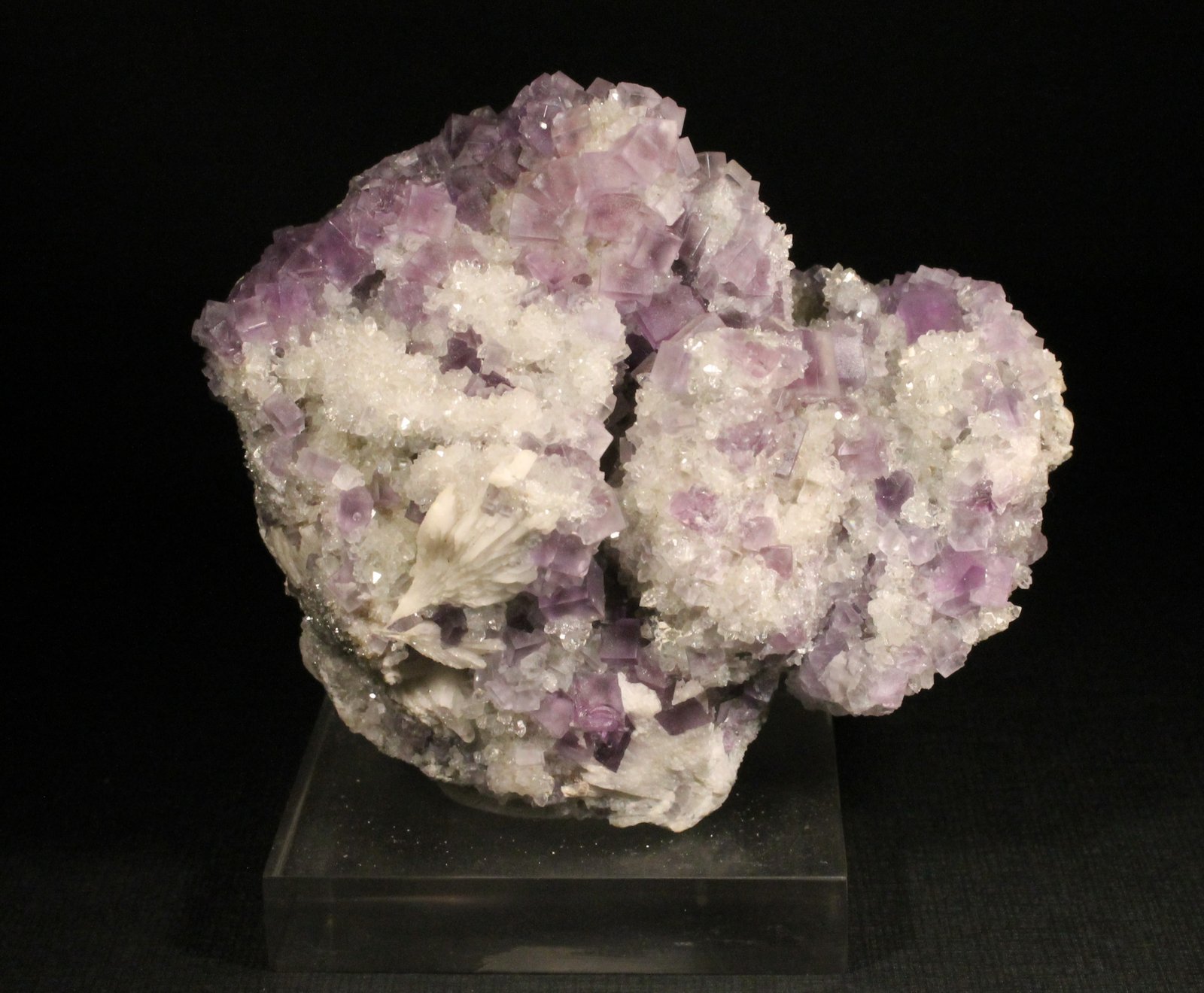 Fluorita, Barita y Cuarzo
7 x 6 cm.
(Autor: Darío Menéndez)