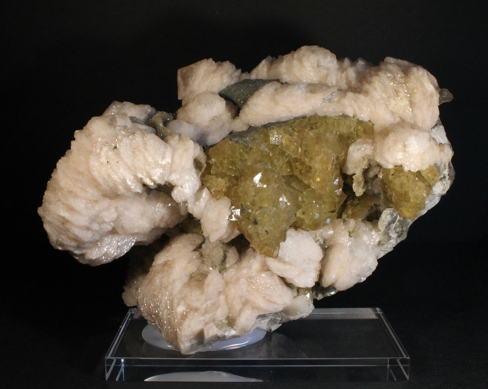 Fluorita y Calcita
17 x 12 cm.
(Autor: Darío Menéndez)