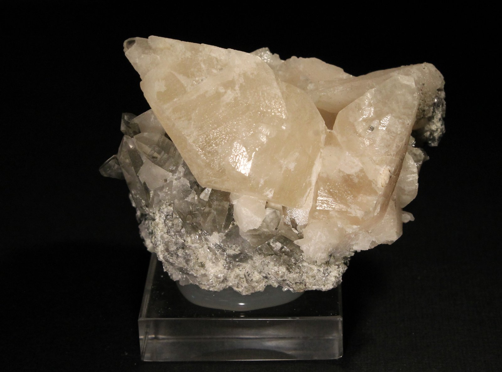 Calcita, Cuarzo y Arsenopirita
7 x 6 cm.
(Autor: Darío Menéndez)