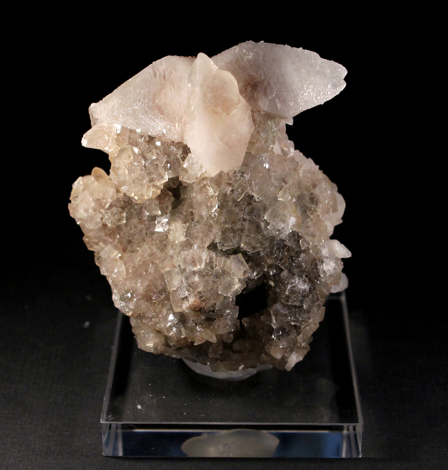 Calcita y Fluorita
8 x 6,5 cm.
(Autor: Darío Menéndez)