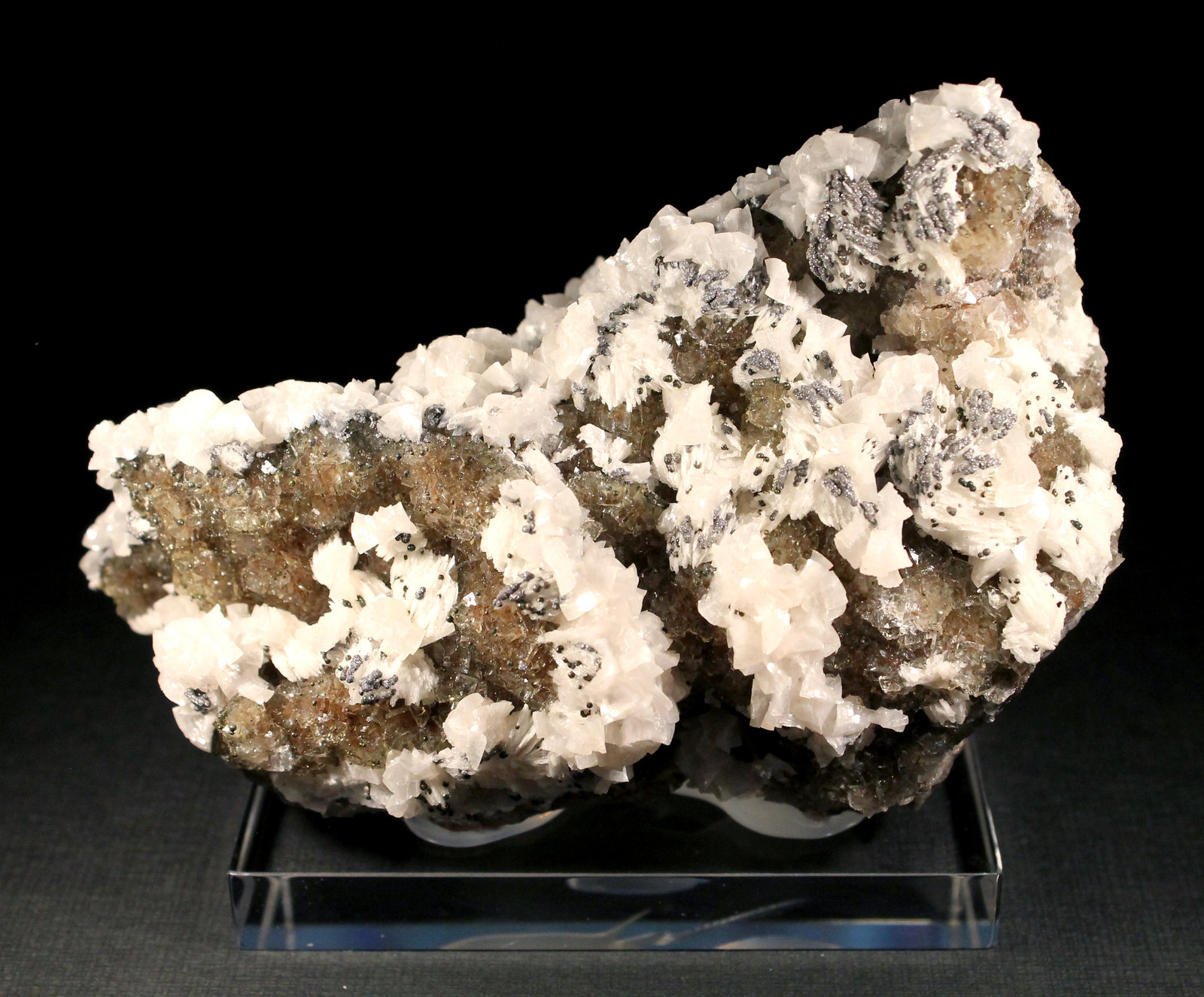 Fluorita, Dolomita, Barita, Pirita y Galena.
11 x 8 cm.
(Autor: Darío Menéndez)