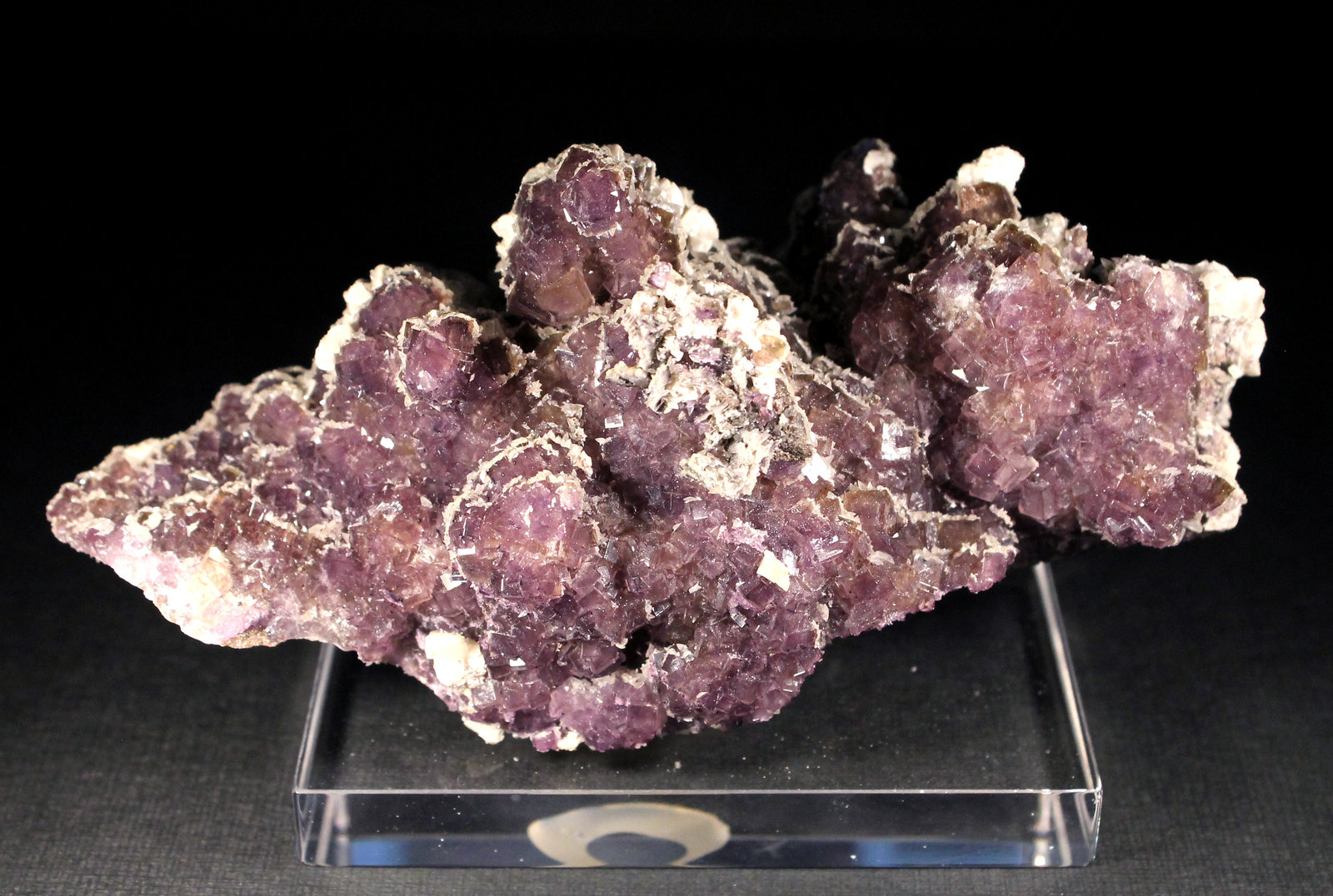 Fluorita, Dolomita, Calcita y Barita.
12 x 6 cm.
(Autor: Darío Menéndez)