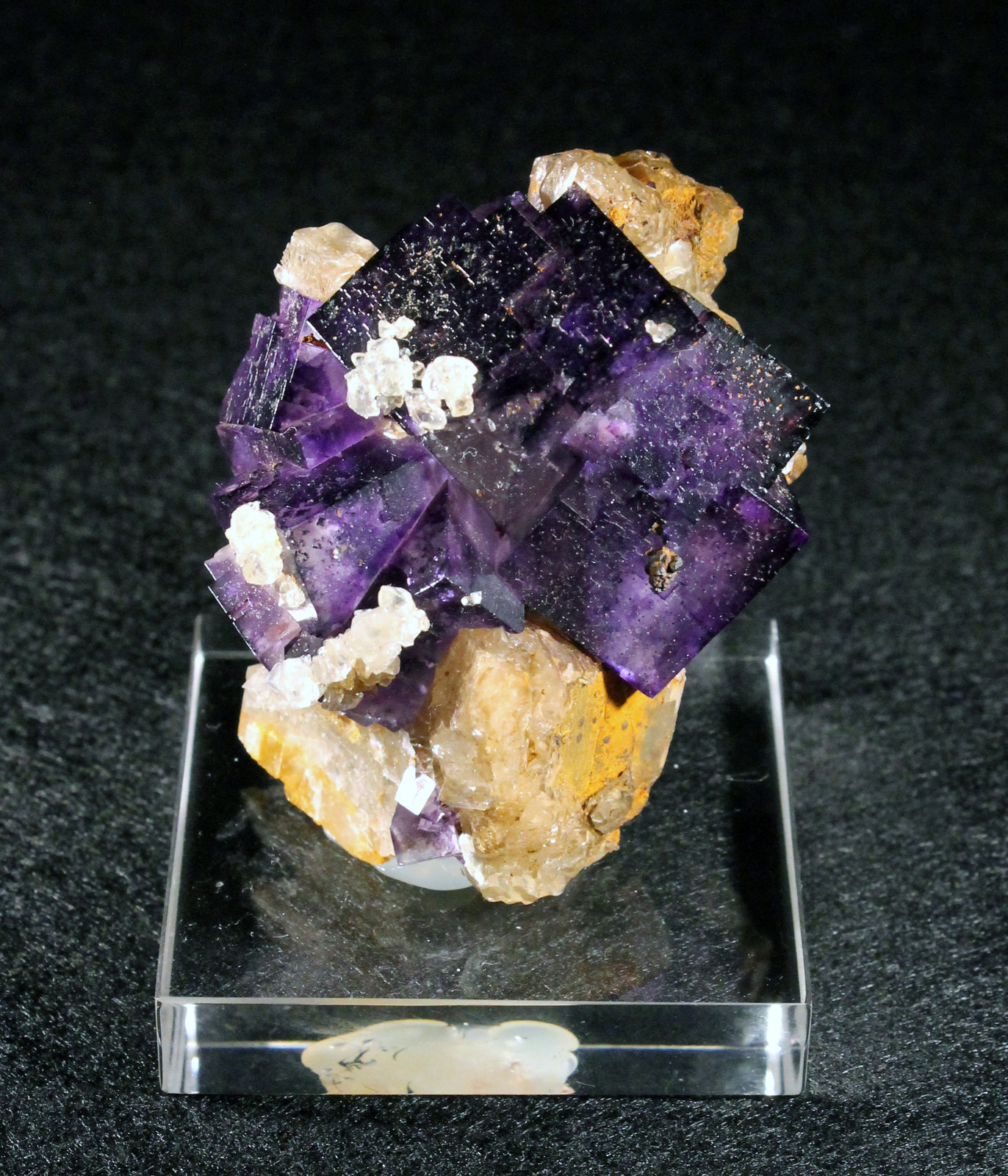 Fluorita y Calcita
6 x 4 cm.
(Autor: Darío Menéndez)