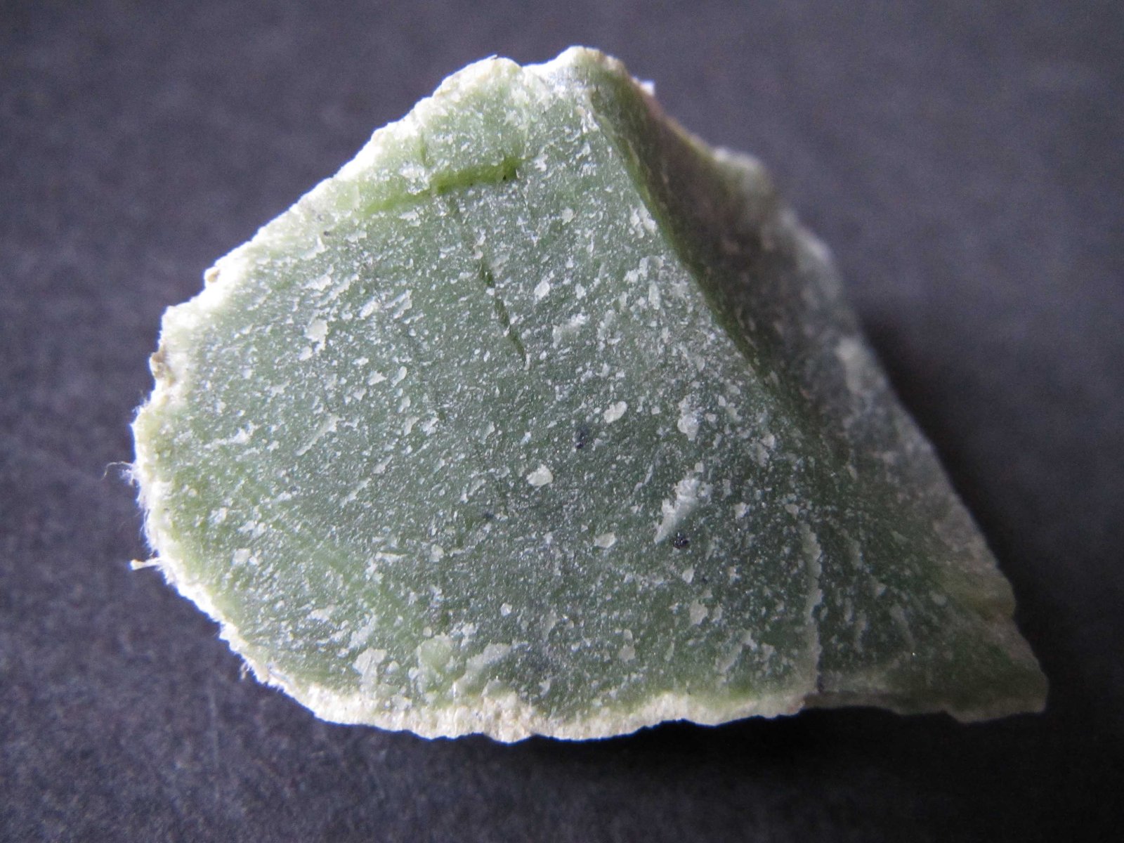 Cuarcita con Moscovita (variedad fuchsita) (greenlandita)
3 x 2 cm.
(Autor: prcantos)