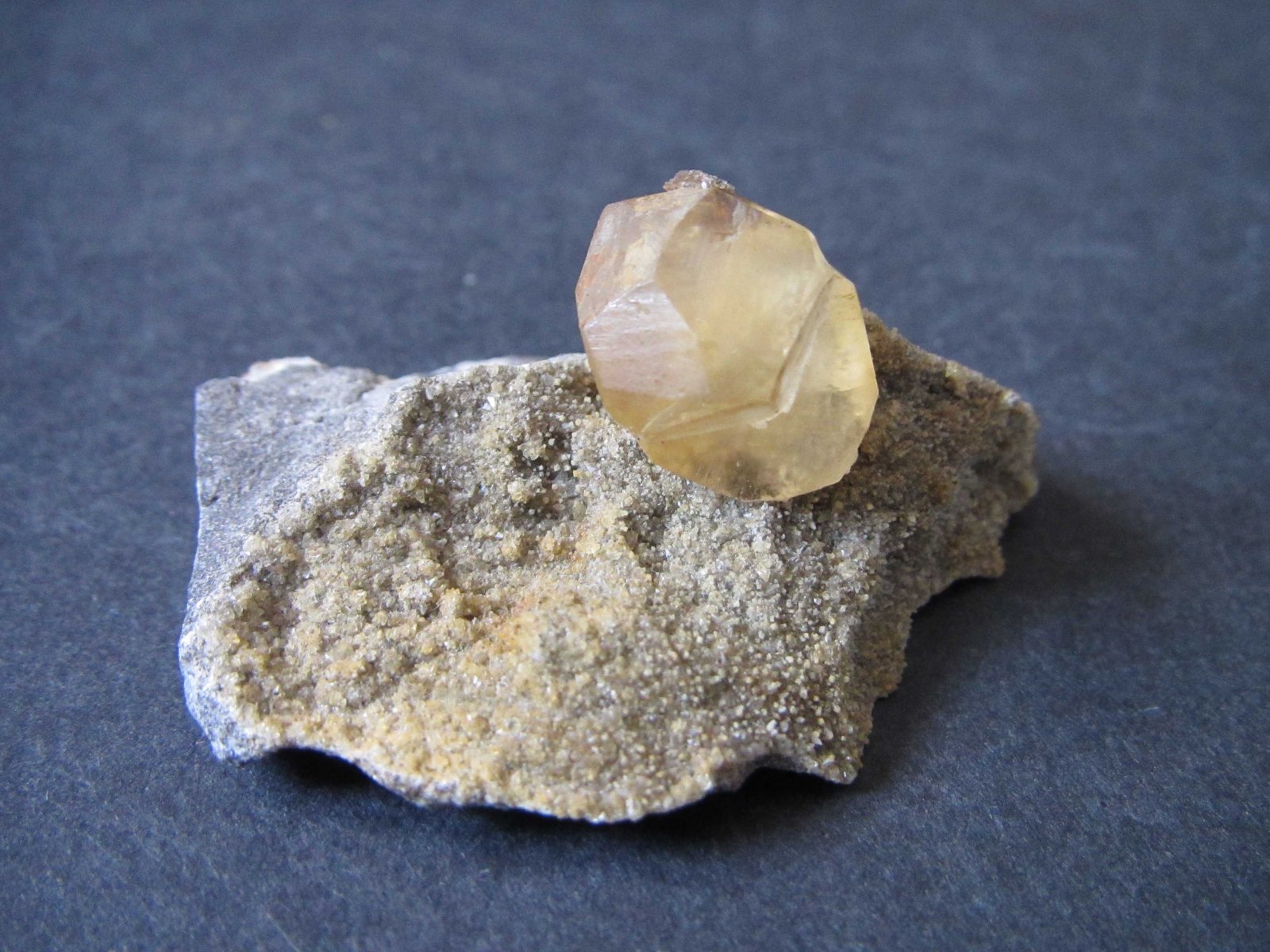 Calcita
4'5 x 3 cm.
(Autor: prcantos)