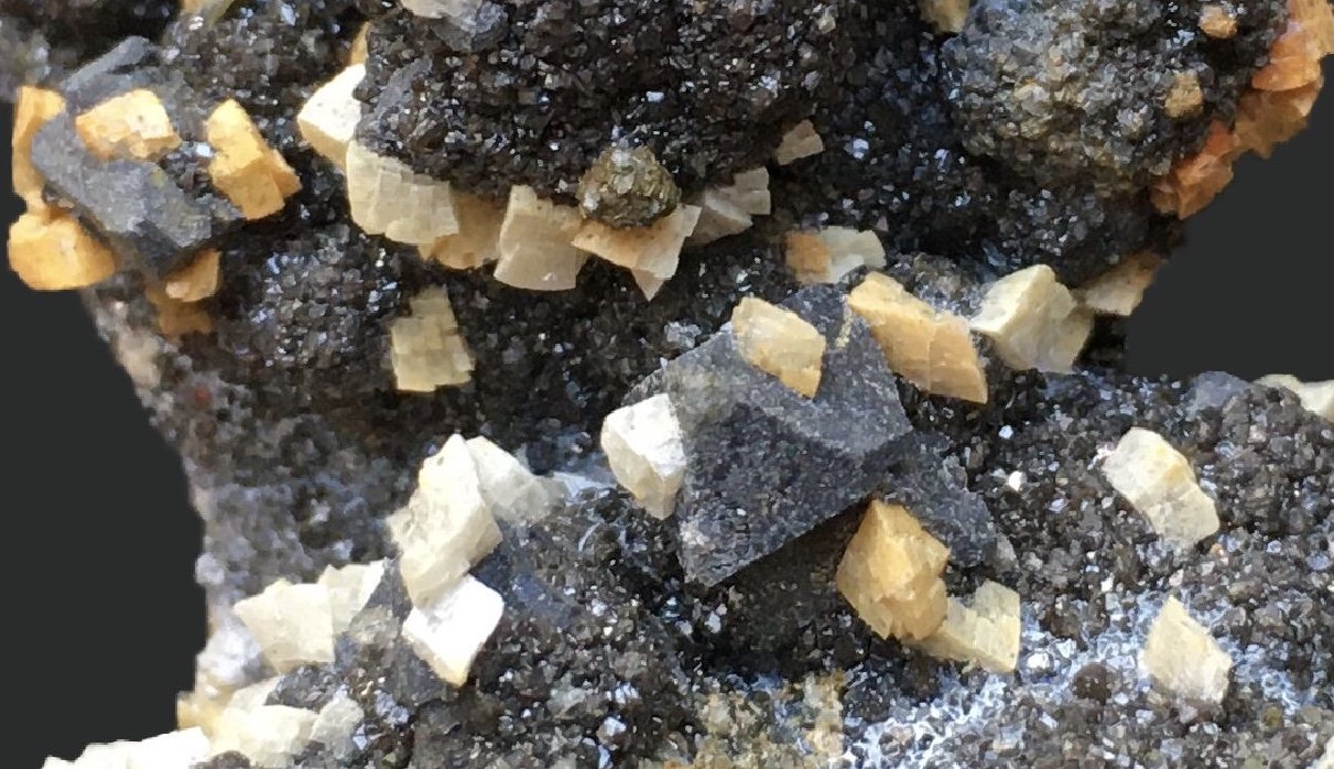 Dolomita, Esfalerita, Galena
5,5 cm x 4,5 cm
(Autor: Pedro FD)