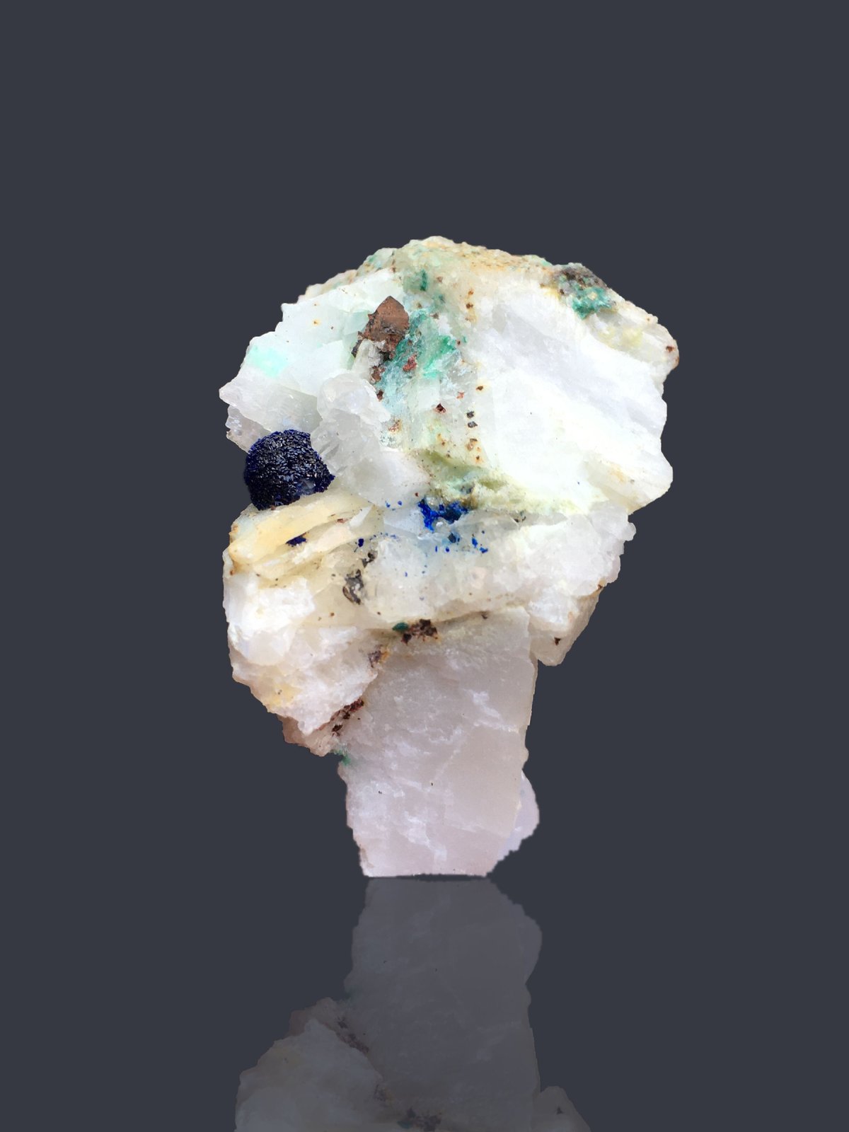 Azurita
4 cm x 3 cm
(Autor: Pedro FD)