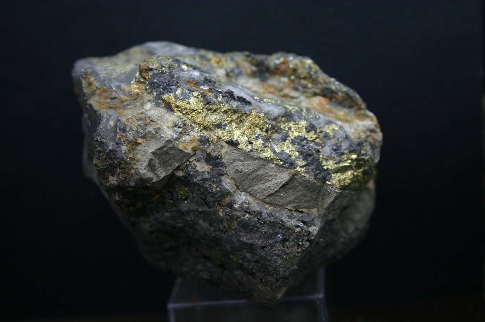 Calcopirita, pirita y esfalerita
86mm - 67mm - 53mm
(Autor: Pedro Naranjo)