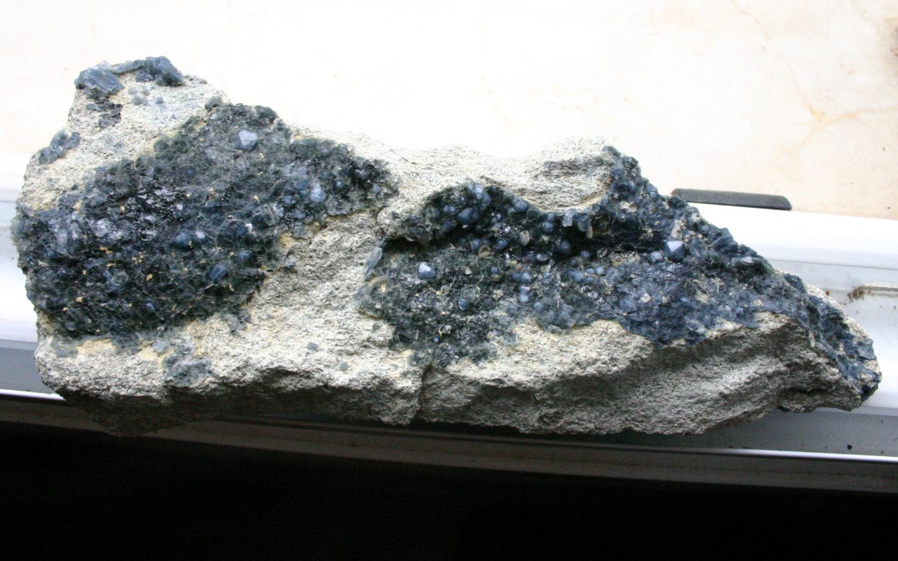 Cuarzo (variedad azul)
181mm - 82mm - 48mm
(Autor: Pedro Naranjo)