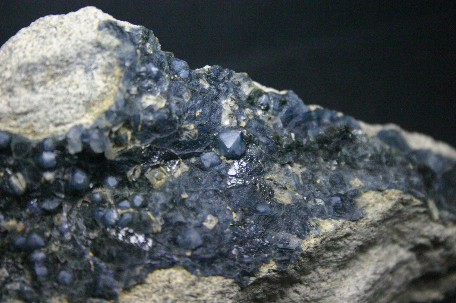Cuarzo (variedad azul)
181mm - 82mm - 48mm
(Autor: Pedro Naranjo)