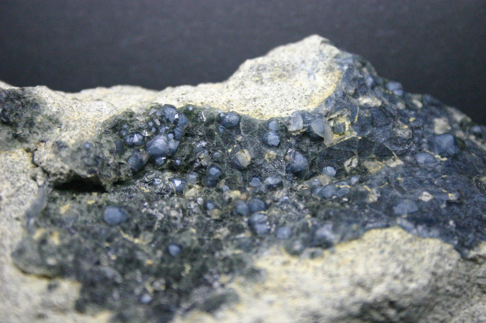 Cuarzo (variedad azul)
181mm - 82mm - 48mm
(Autor: Pedro Naranjo)