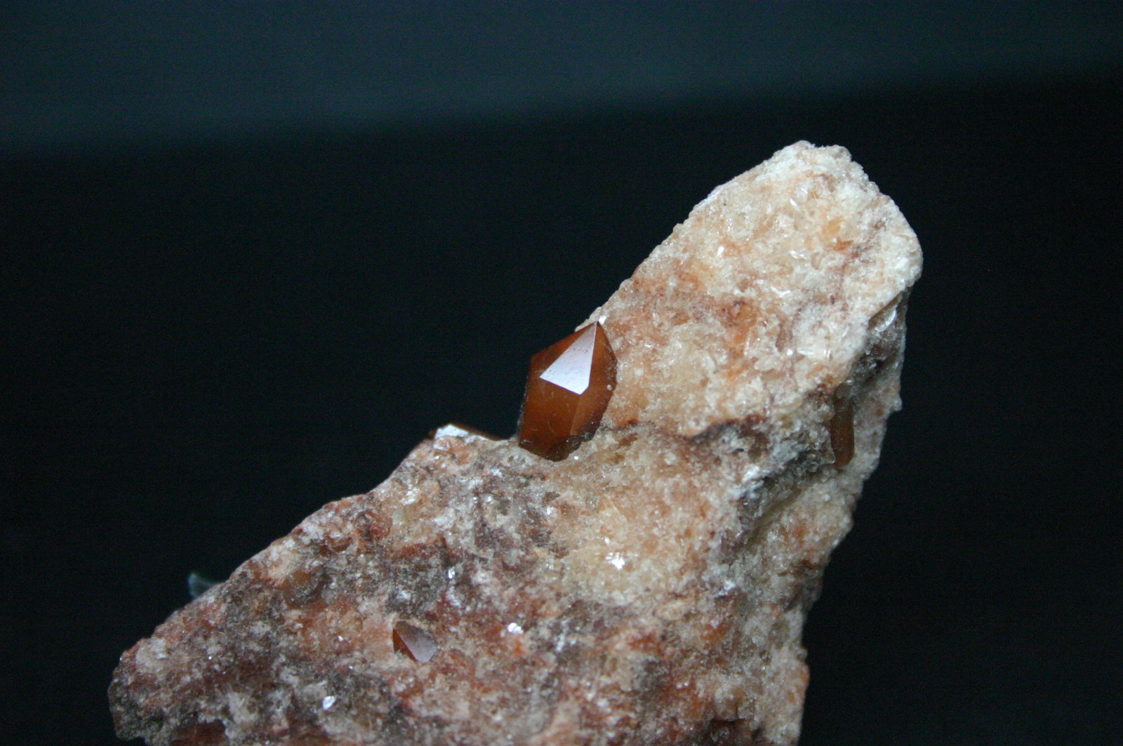 Cuarzo (variedad jacinto de compostela)
66mm - 35mm - 32mm
(Autor: Pedro Naranjo)