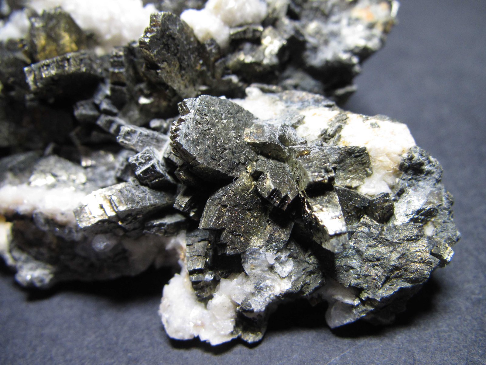 Marcasita
4 cm. ancho de campo
(Autor: prcantos)