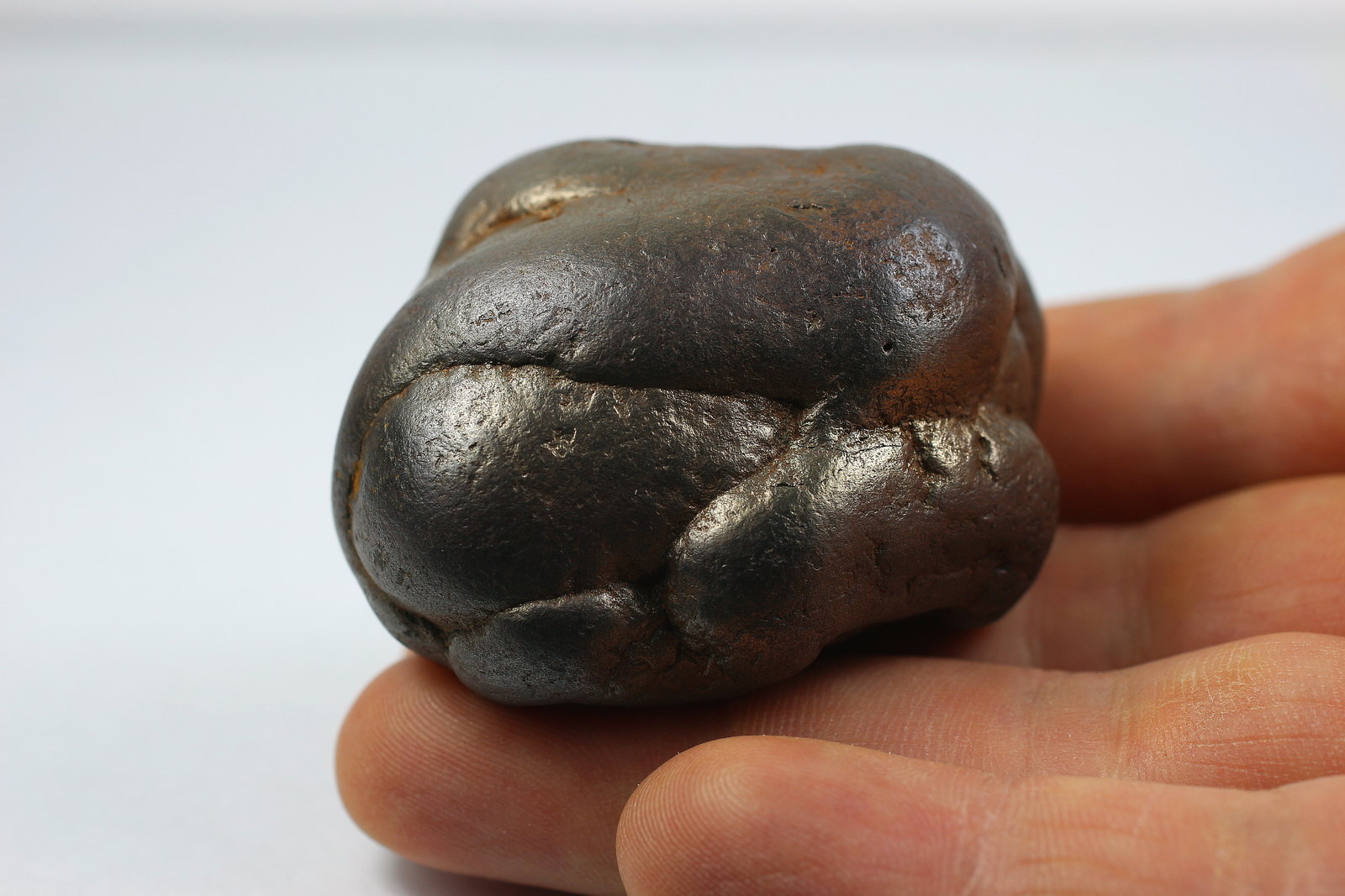 Goethita
5 x 4 x 3.4 centimetros
(Autor: Ricardo Melendez)