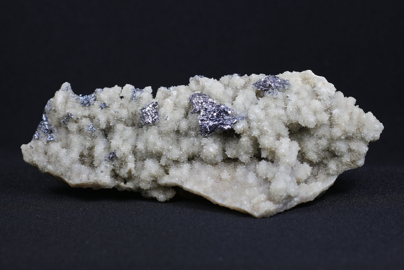 Molibdenita, Cuarzo
14 x 6.3 x 3.5 centimetros
(Autor: Ricardo Melendez)