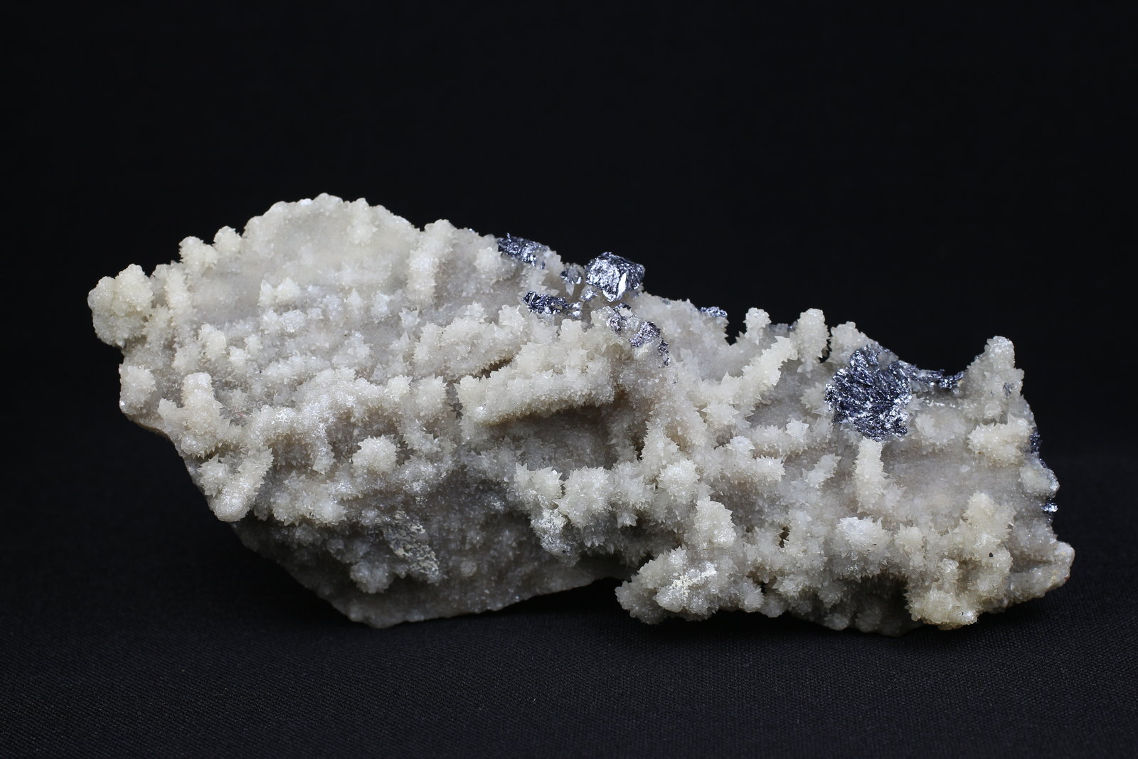 Molibdenita, Cuarzo
14 x 6.3 x 3.5 centimetros
(Autor: Ricardo Melendez)