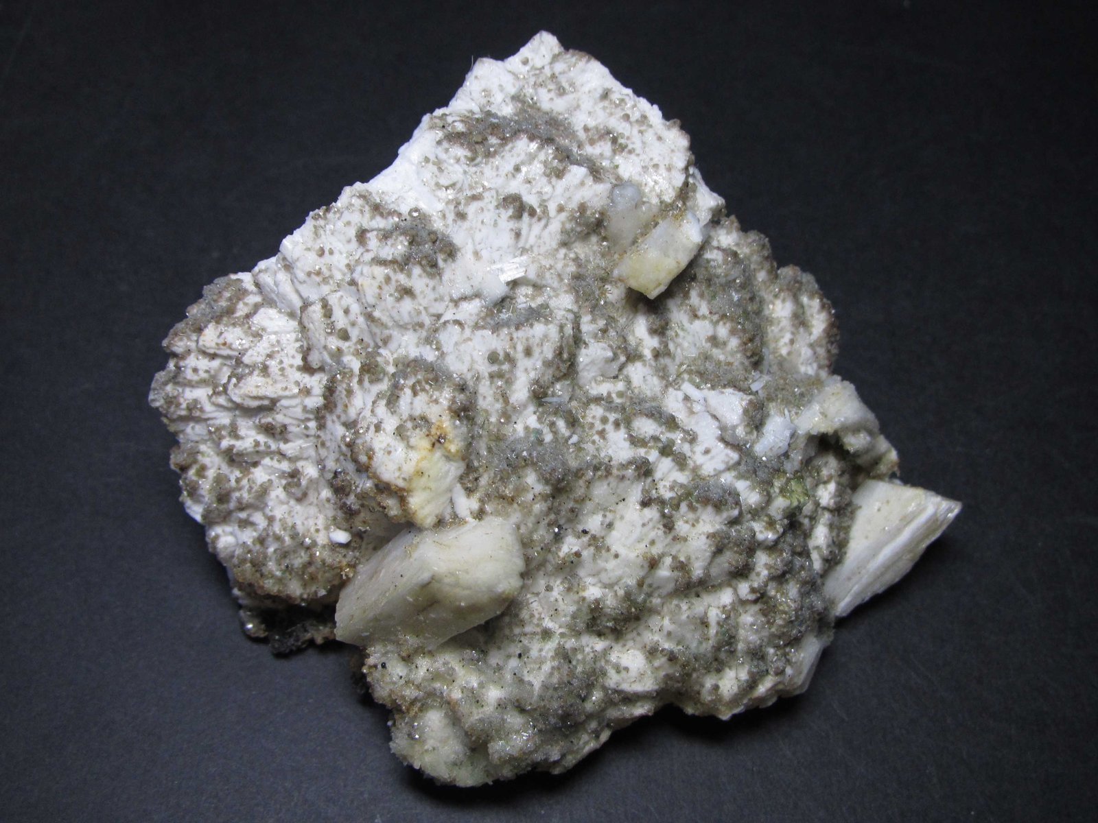 Laumontita
9 x 8 cm.
(Autor: prcantos)