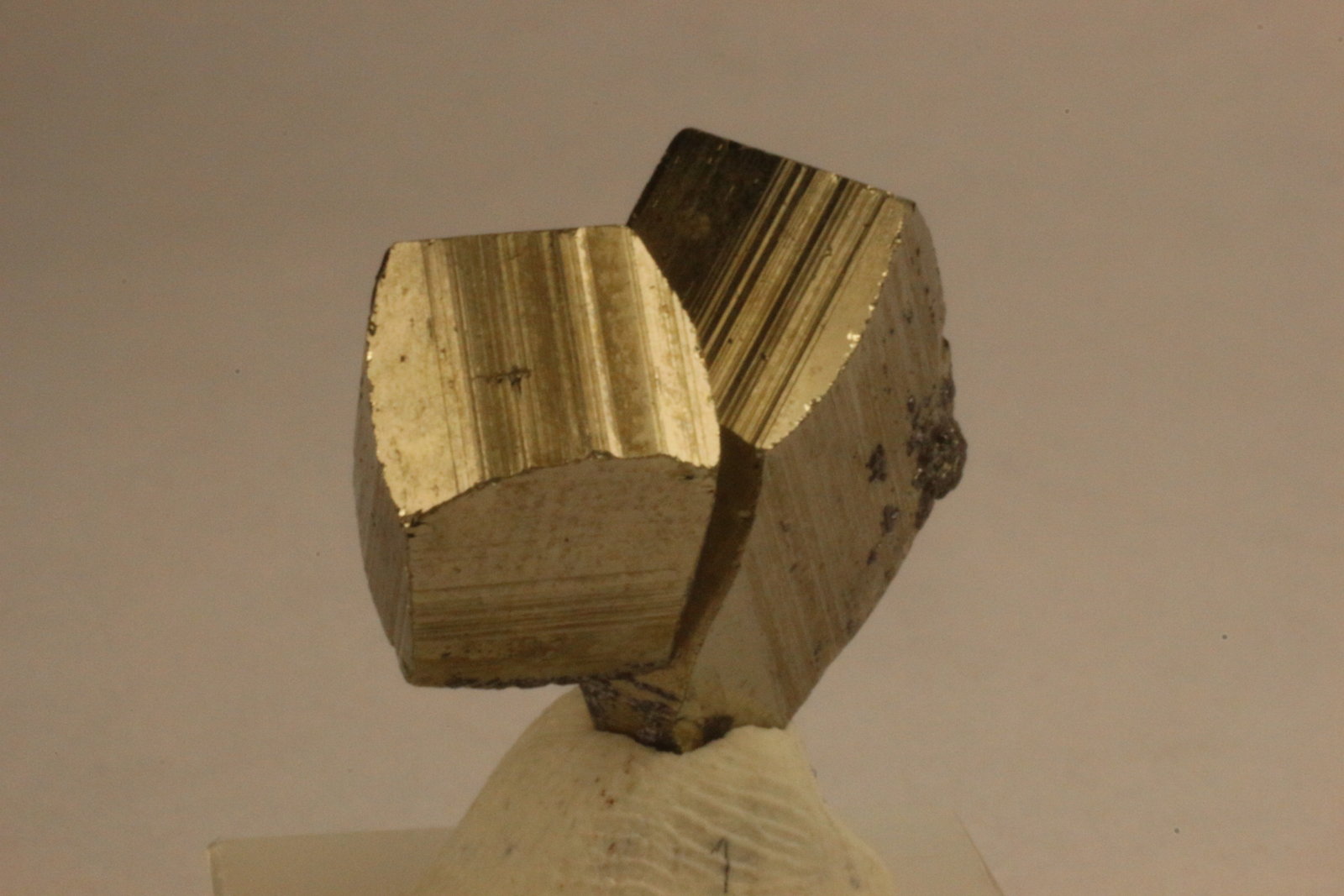 Pirita
1.6 x 1.5 x 1 cm
(Autor: Ricardo Melendez)
