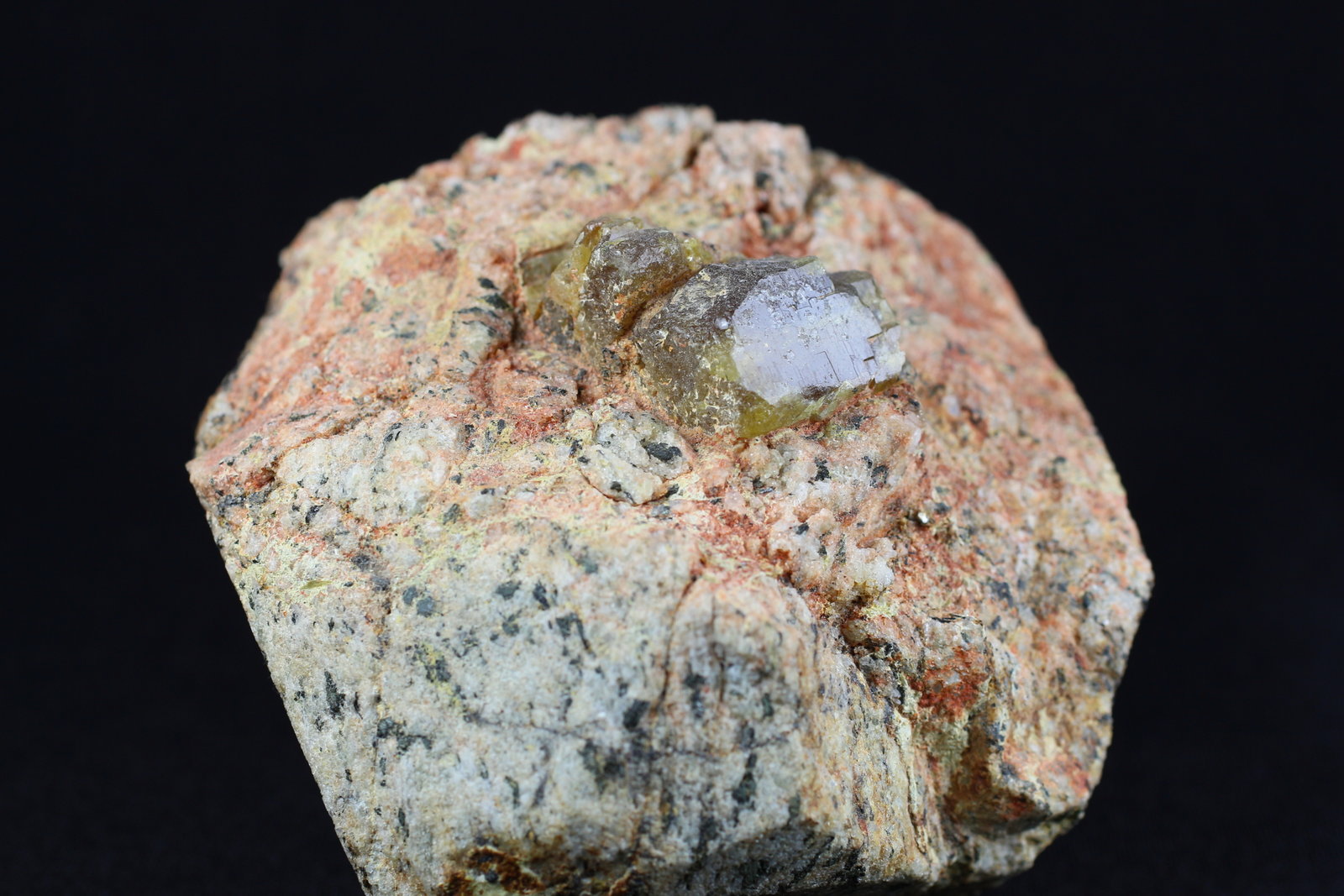 Bastnäsita-(Ce)
8.6 x 8.5 x 5.8 centimetros
(Autor: Ricardo Melendez)