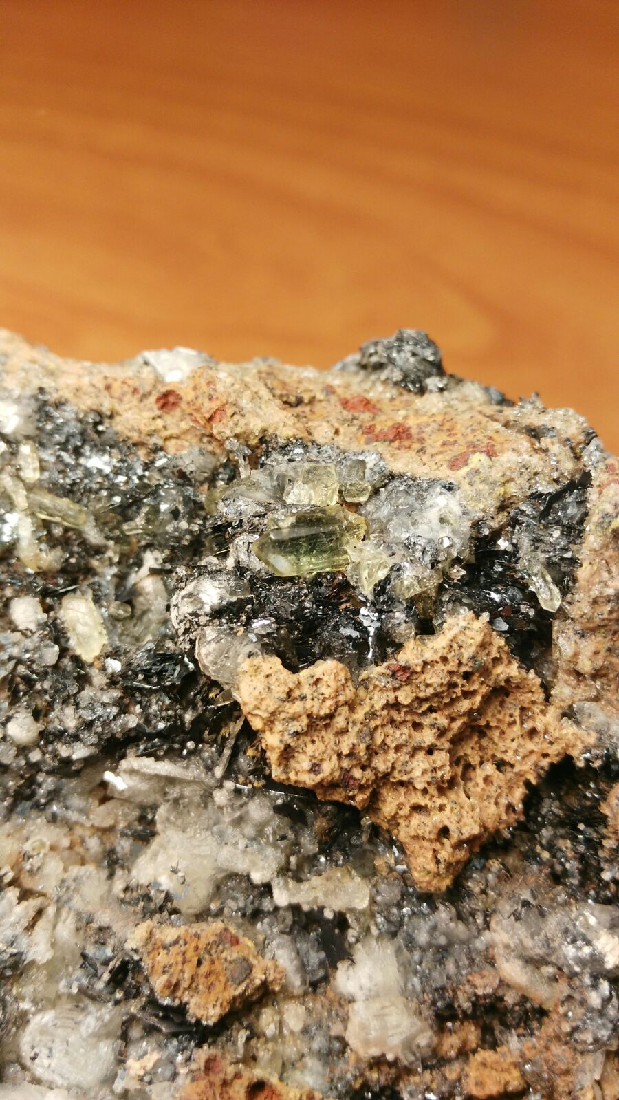 Apatito y Hematites
13 cm x 9 cm
(Autor: Javi Llamazares)
