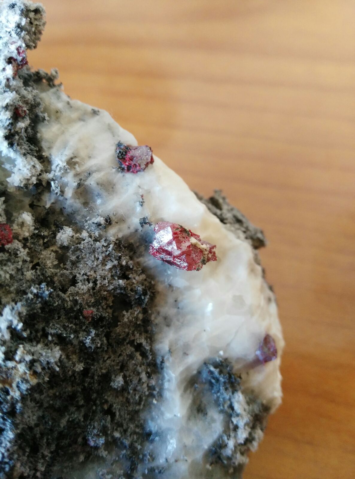 Cinabrio
9 cm x 7 cm
(Autor: Javi Llamazares)