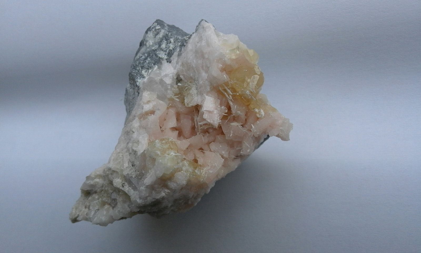 Calcita, Dolomita y Aragonito.
8 x 5 cm.
(Autor: Rafael varela olveira)