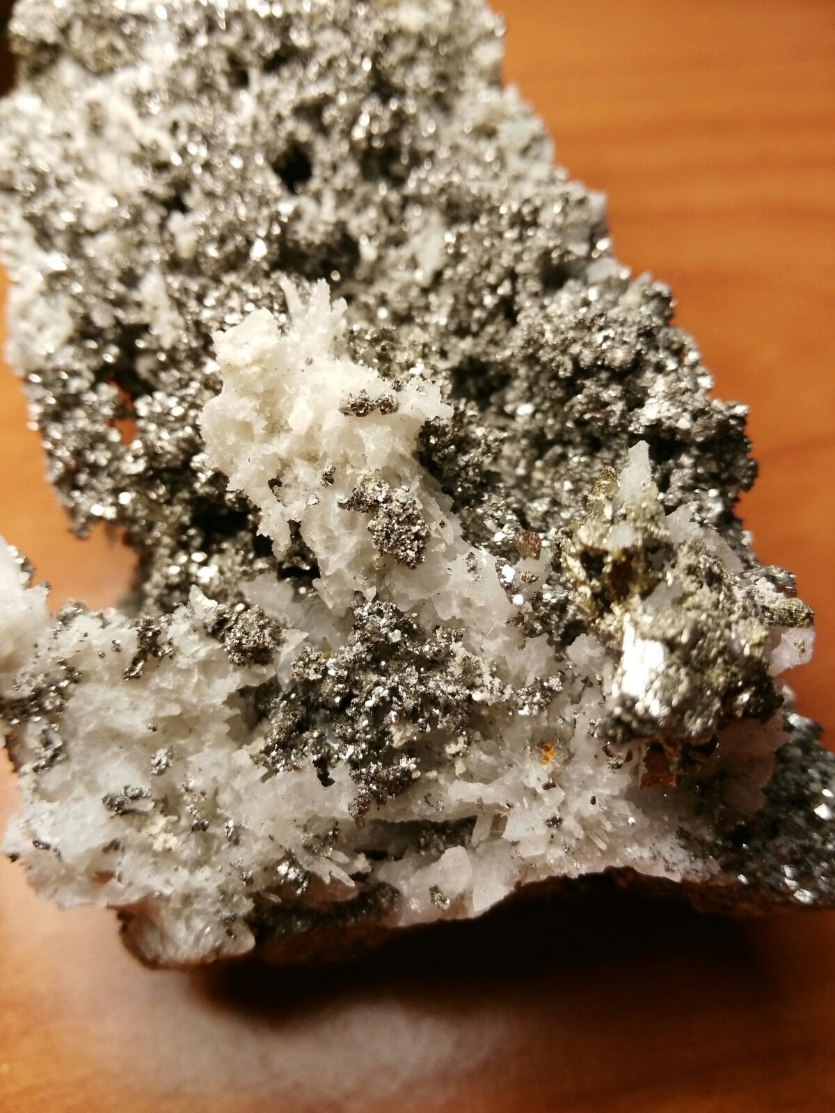 Arsenopirita
10 x 5 cm
(Autor: Javi Llamazares)