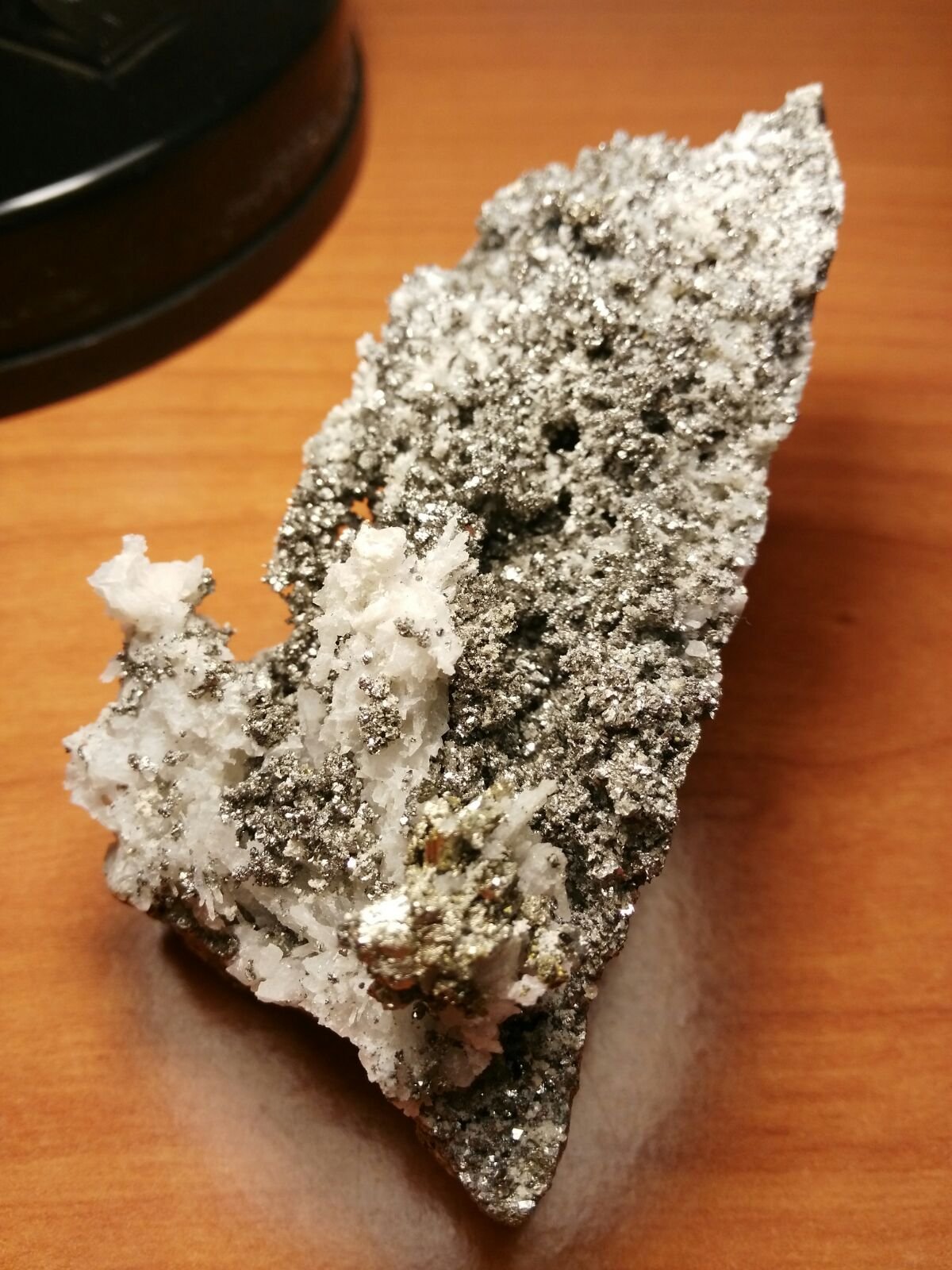 Arsenopirita
10 x 5 cm
(Autor: Javi Llamazares)