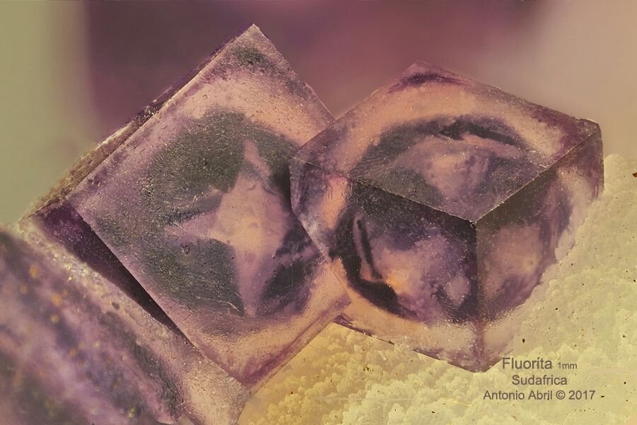 Fluorita
3,5 x 3 x 1 cm
(Autor: Antonio Alcaide)