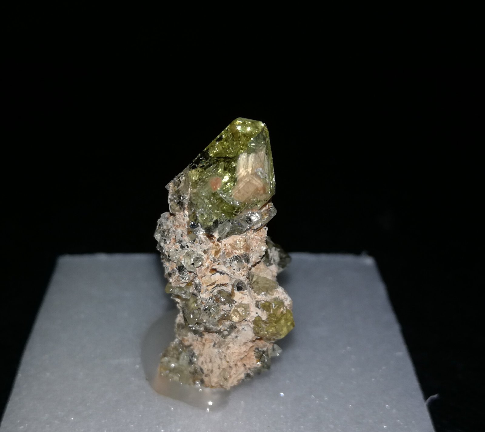 Fluorapatito<br />{LOCALITAT}