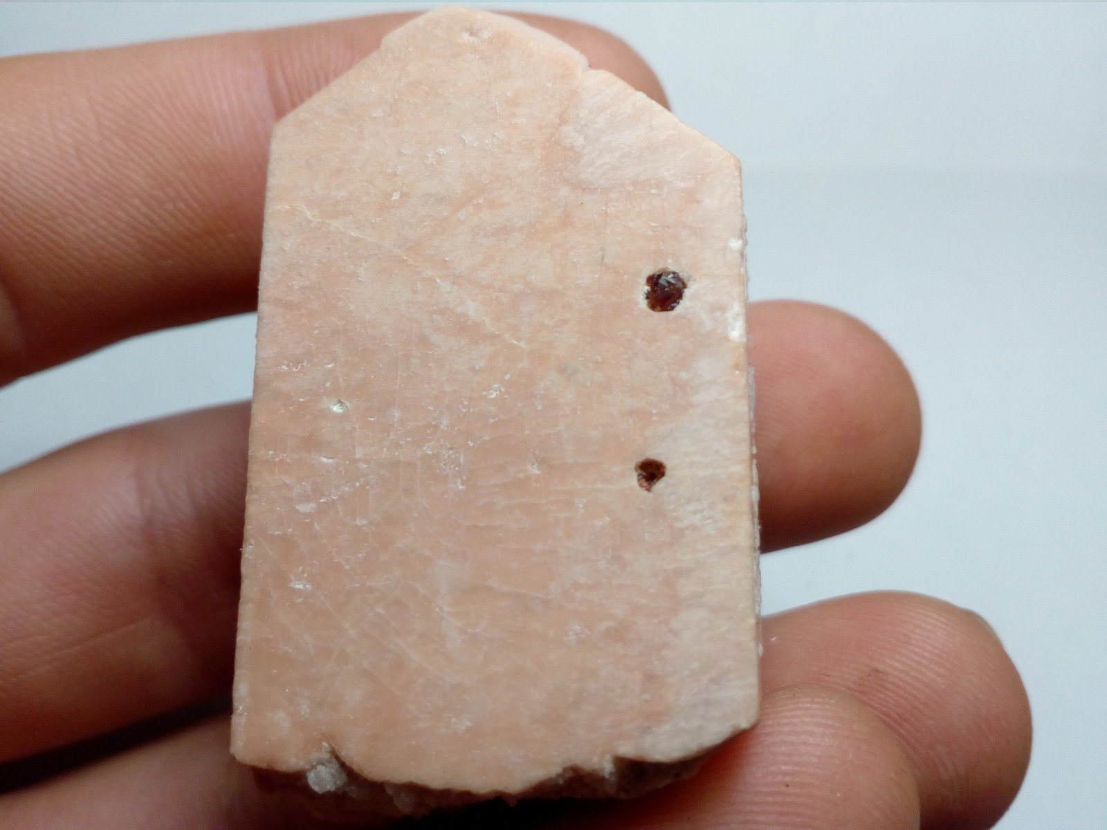 Microclina con Almandino (Grupo Granate)
5 x 2,6 x 2,3 cm
(Autor: Iwok)