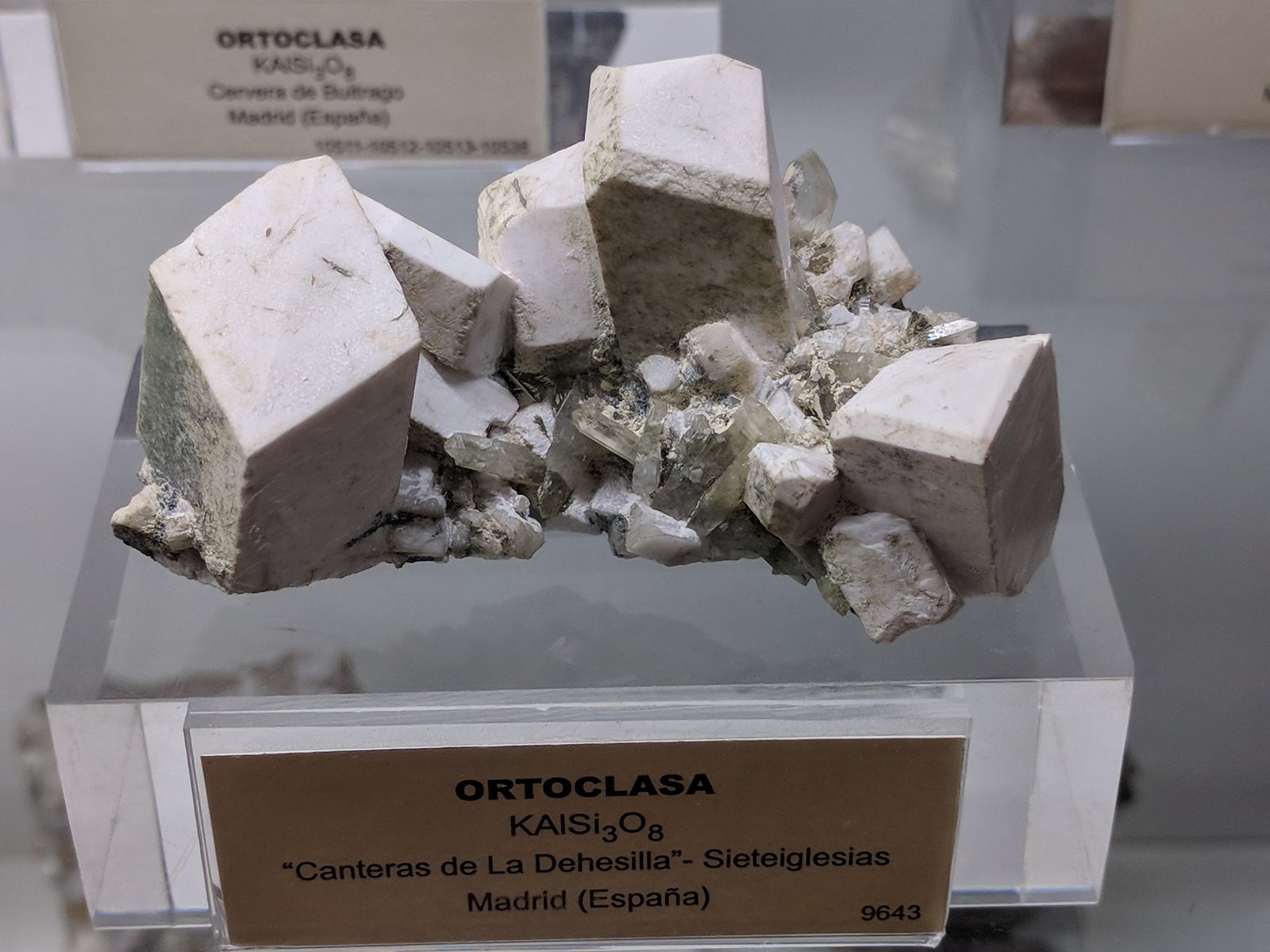 Ortoclasa
8,8 x 4,3 x 4,0 cm.
(Autor: carles)