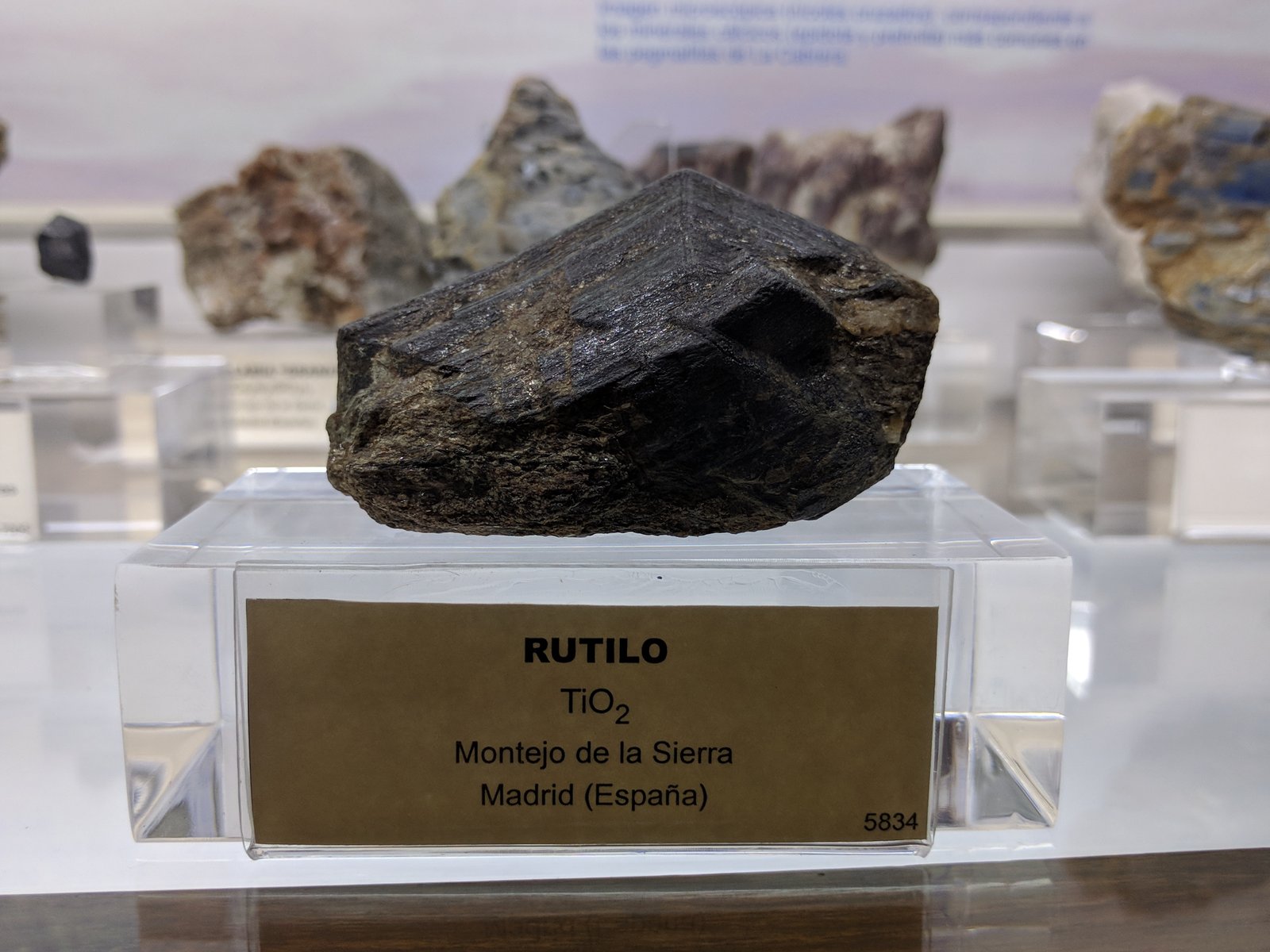 Rutilo
7,3 x 4,7 x 3,4 cm.
(Autor: carles)
