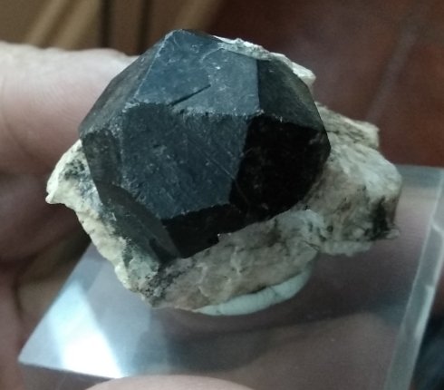 Spessartina (Espesartina) y Ortoclasa
Cristal 3,1 cm.
(Autor: Gelo)