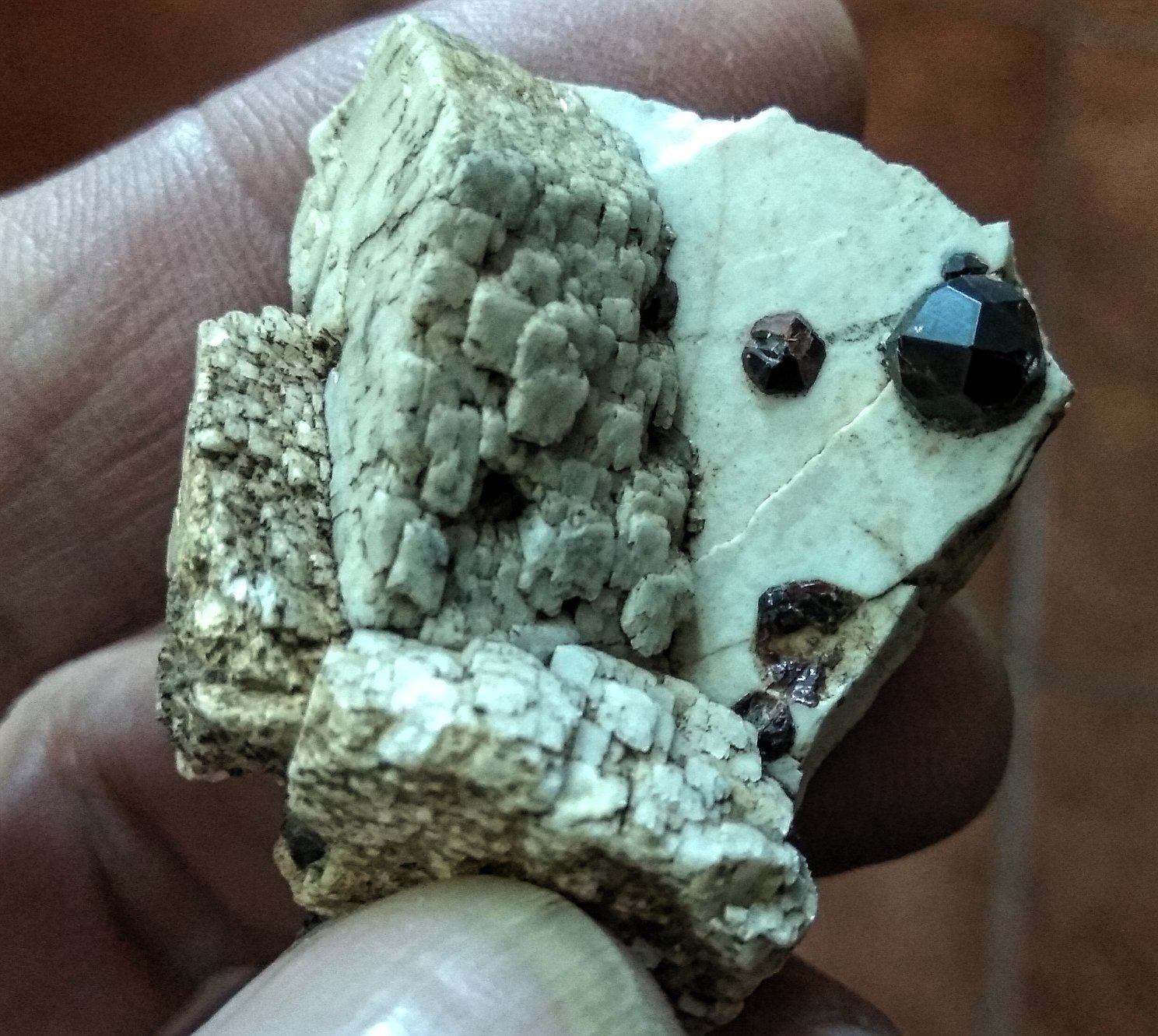 Spessartina (Espesartina) y Ortoclasa
Tamaño pieza 4,1x 3,6cms
(Autor: Gelo)