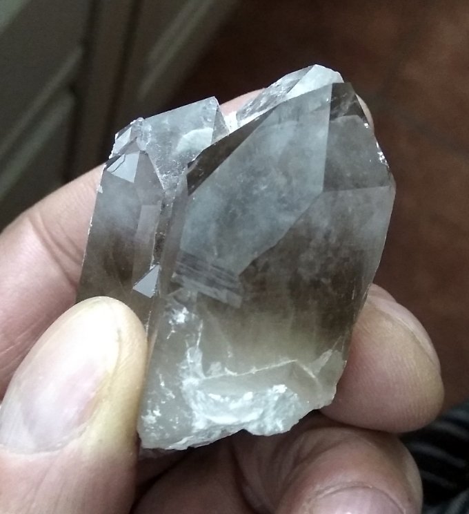 Cuarzo (variedad ahumado)
Cristal mayor 7, 8x3,4  cms, aproximadamente.
(Autor: Gelo)