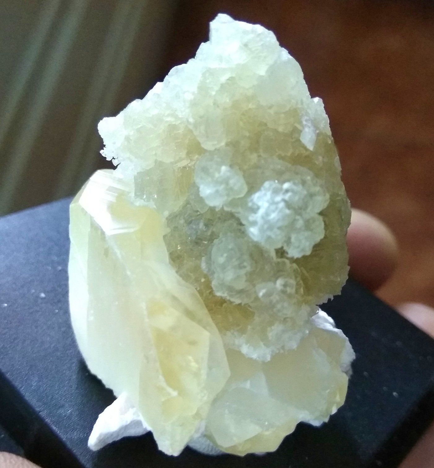 Prehnita y Calcita
Tamaño pieza 6,1x4 cms.
(Autor: Gelo)