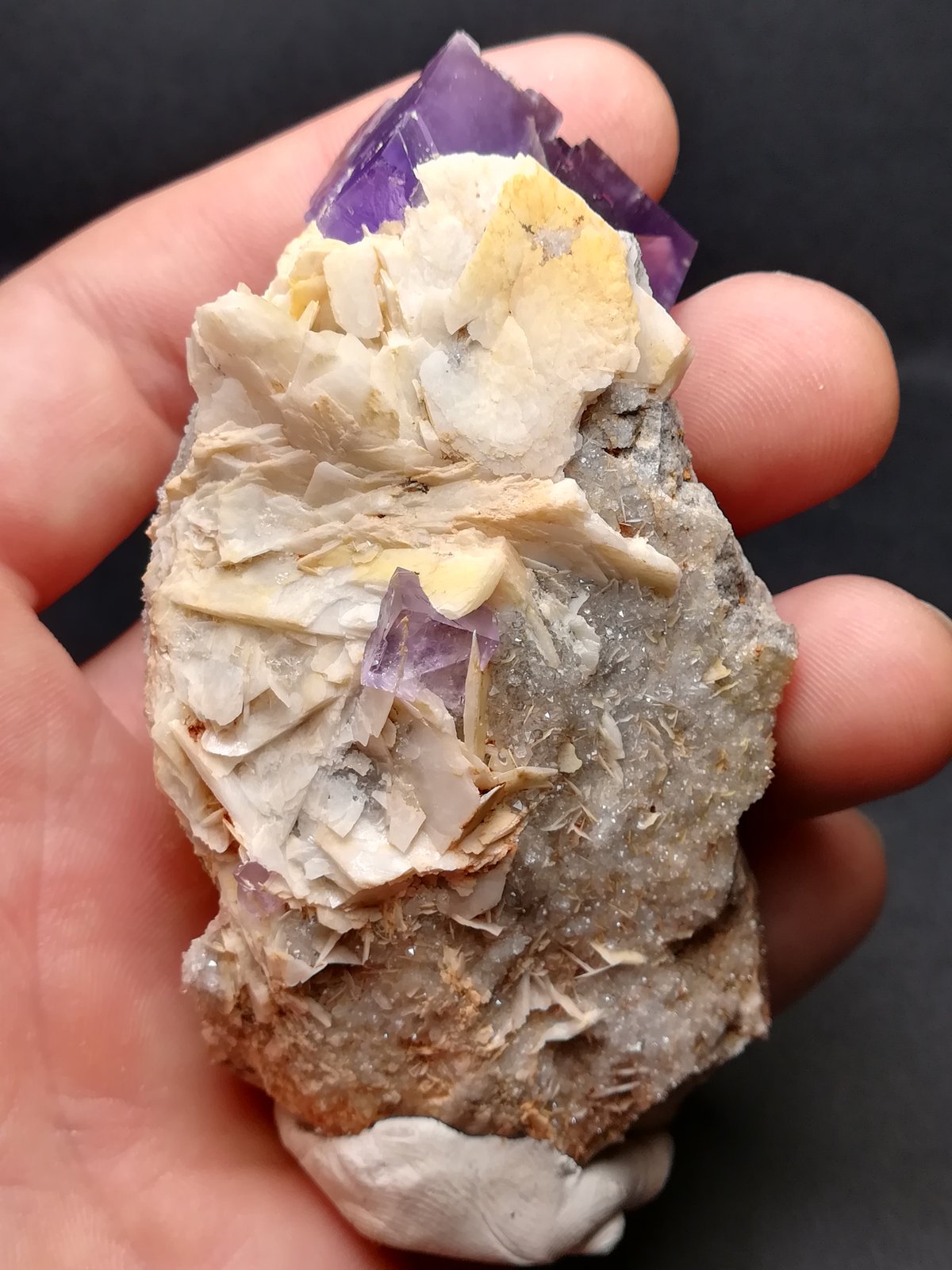 Fluorita, Barita y Cuarzo
4,5 x 9,2 cm
(Autor: Iwok)