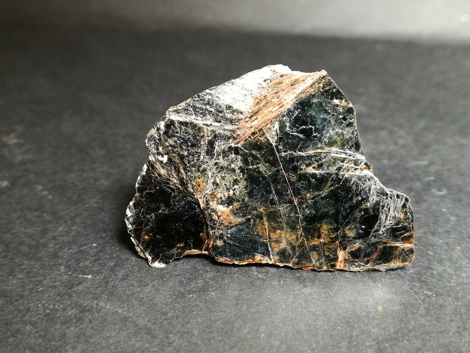 Biotita
3,4 x 2,5 cm
(Autor: Iwok)
