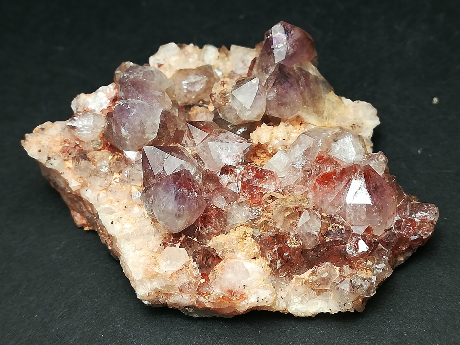 Cuarzo (variedad amatista)
4,5 x 3,6 cm
(Autor: Iwok)