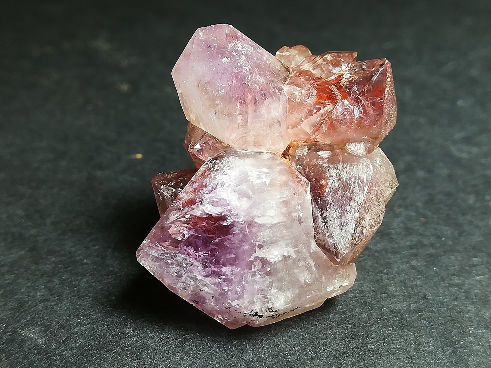 Cuarzo (variedad amatista)
2,5 x 2 cm
(Autor: Iwok)