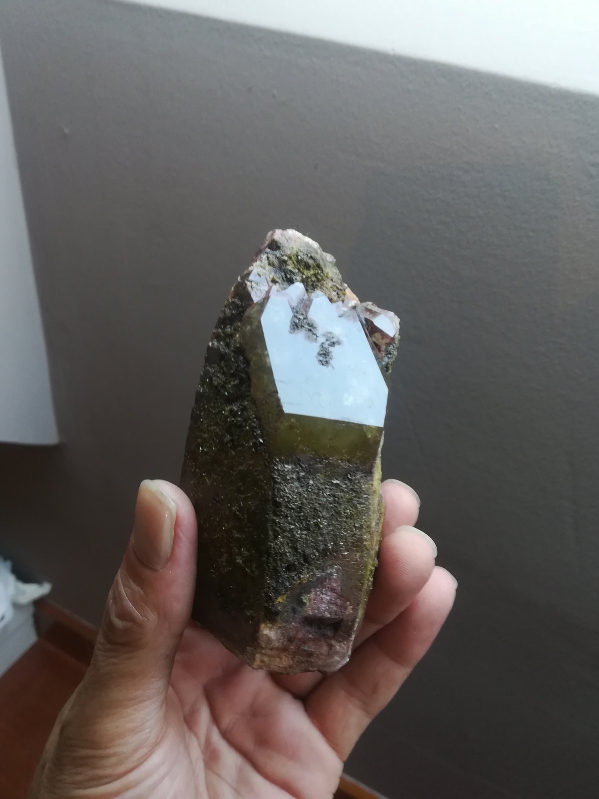 Cuarzo (variedad ahumado) con Epidota
15x8cm aprox
(Autor: ximocompany)