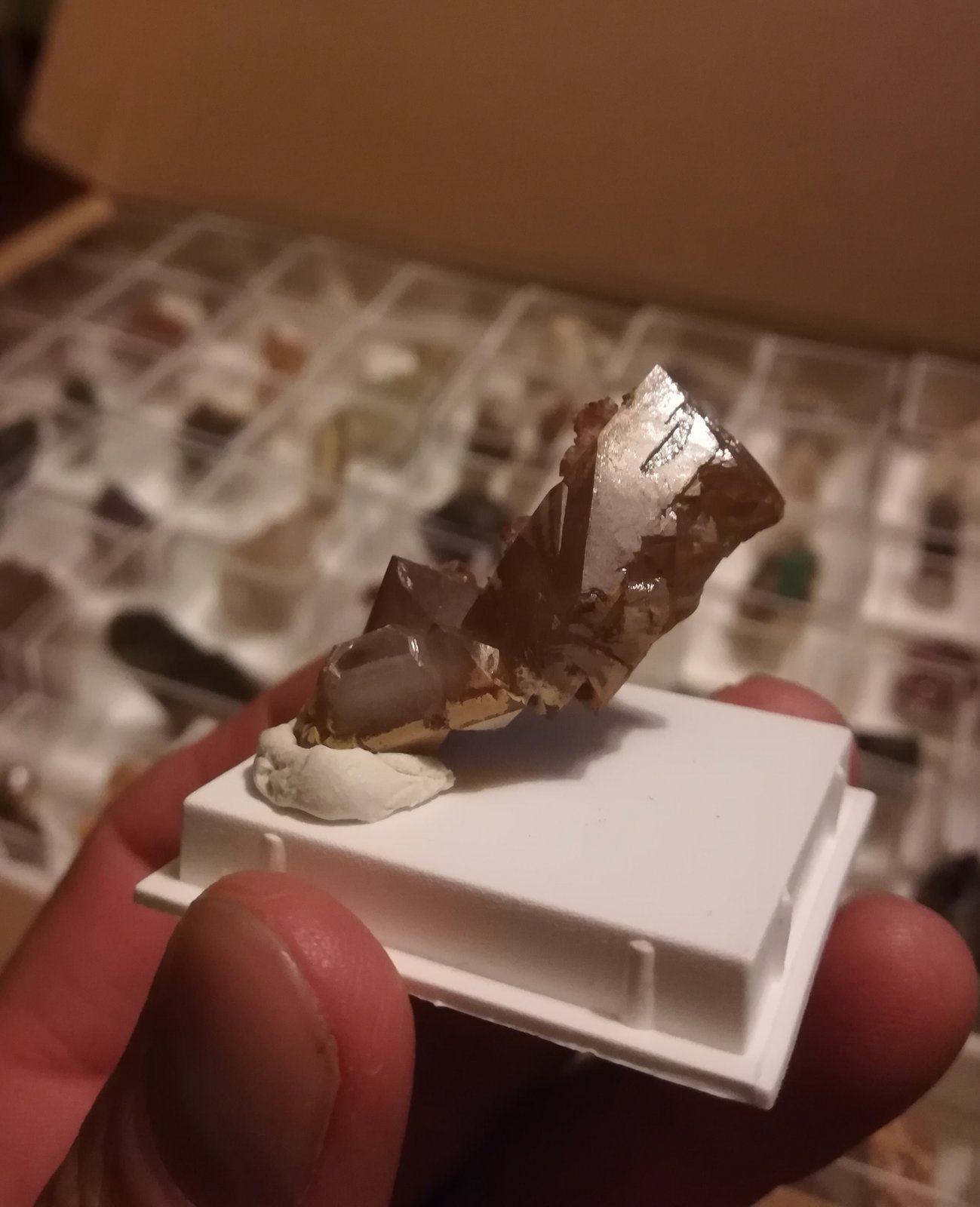 Cuarzo
Caja de 4x4 cm
(Autor: ximocompany)
