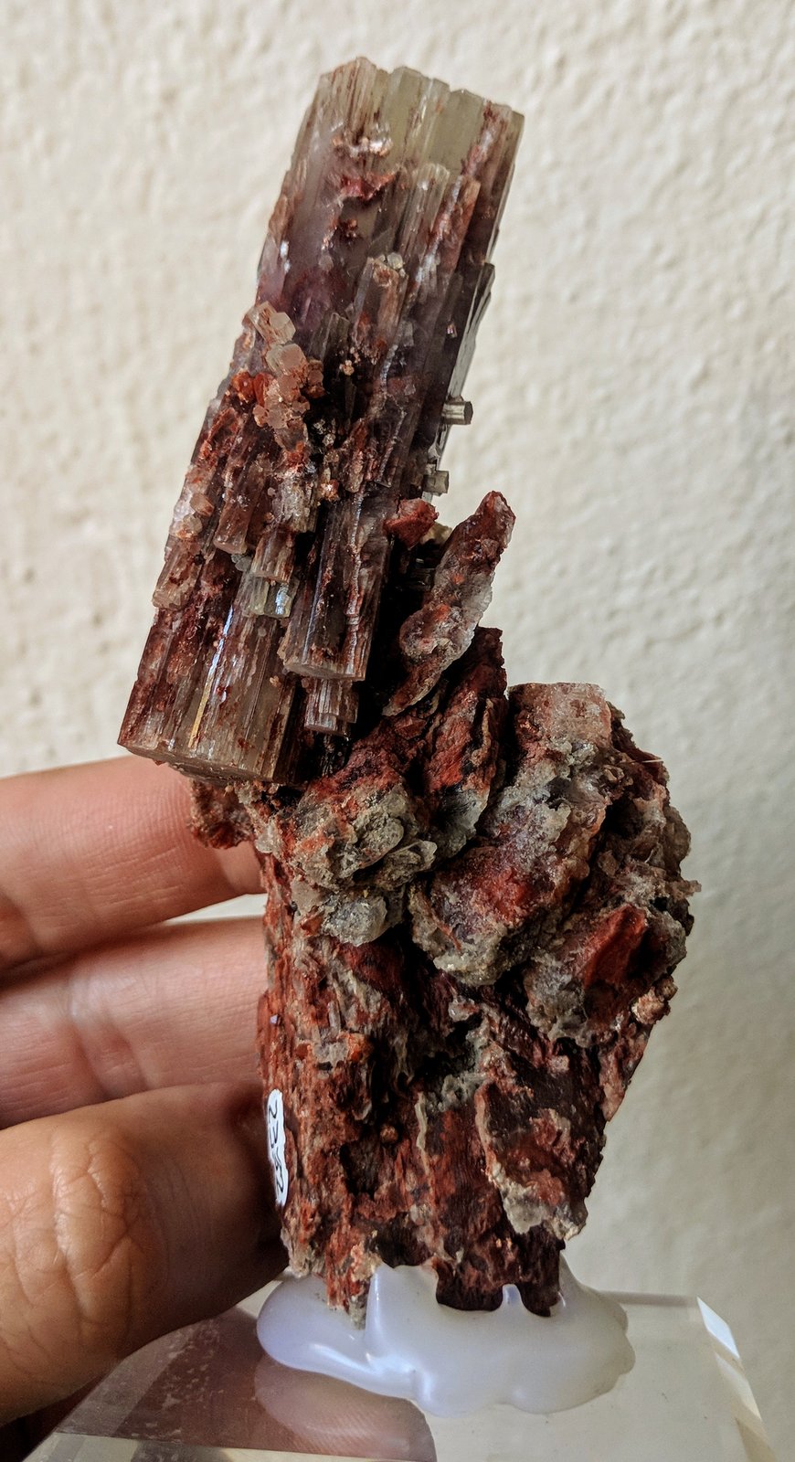 Aragonito, Yeso, Cuarzo (variedad jacinto de compostela)
12,2 x 5,5 cm.
(Autor: carles)