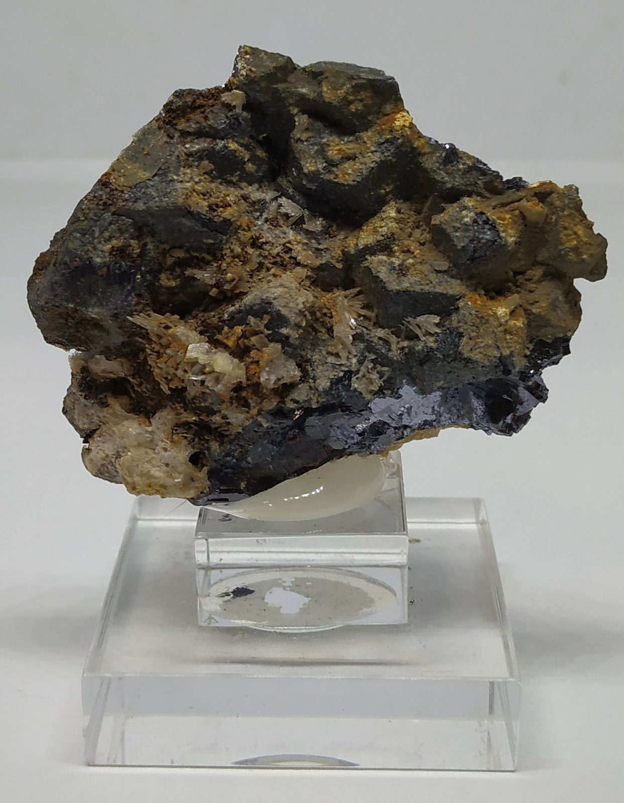 Galena, Aragonito
4,5x5,5cm
(Autor: Adri Rodríguez)